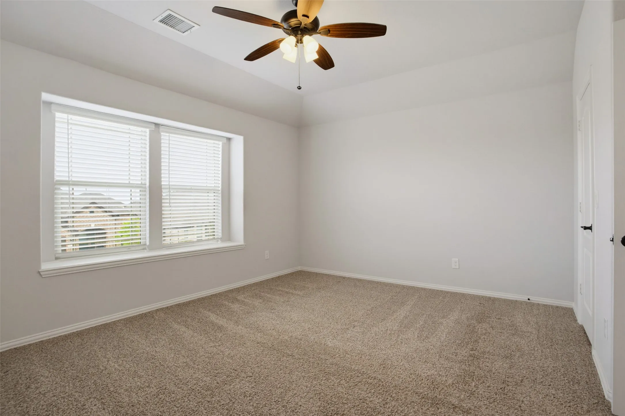 Single Family Residence For Rent in Collin County , 812 Woodview Court, Anna, Texas 75409, 4 Bedroom, 4 Bathroom, 2 Garage spaces, 3,516 Sqft, built in 2022, Price $3,850, mls#21312310, Real Estate Agent in Anna, Homes For Rent in Collin county, Homes For Rent in Anna, Realtor in Anna Texas, Real Estate Brokerage Independent Realty Texas, Luminita Cordes Realtor
