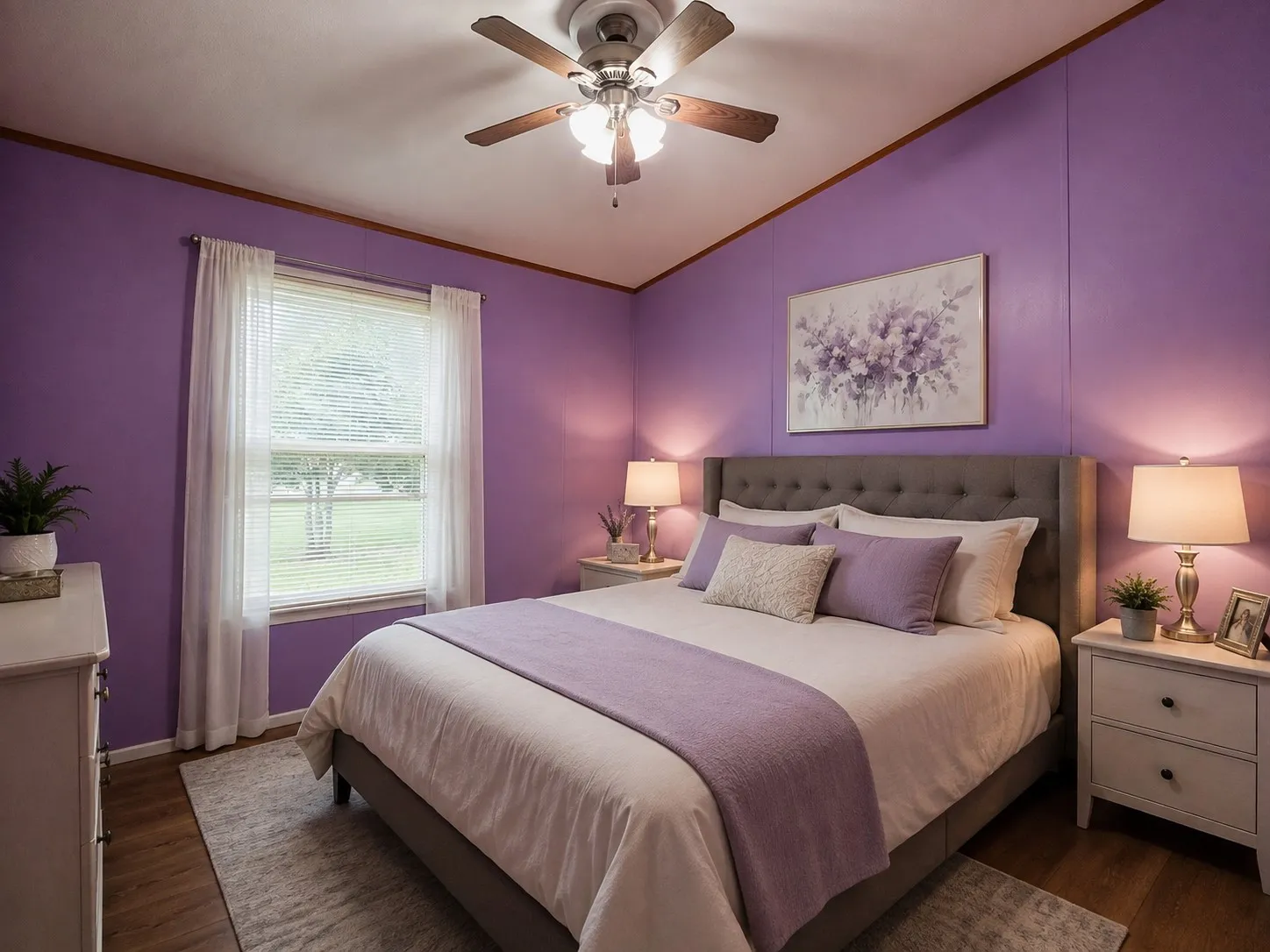 Ceiling fan with integrated lighting