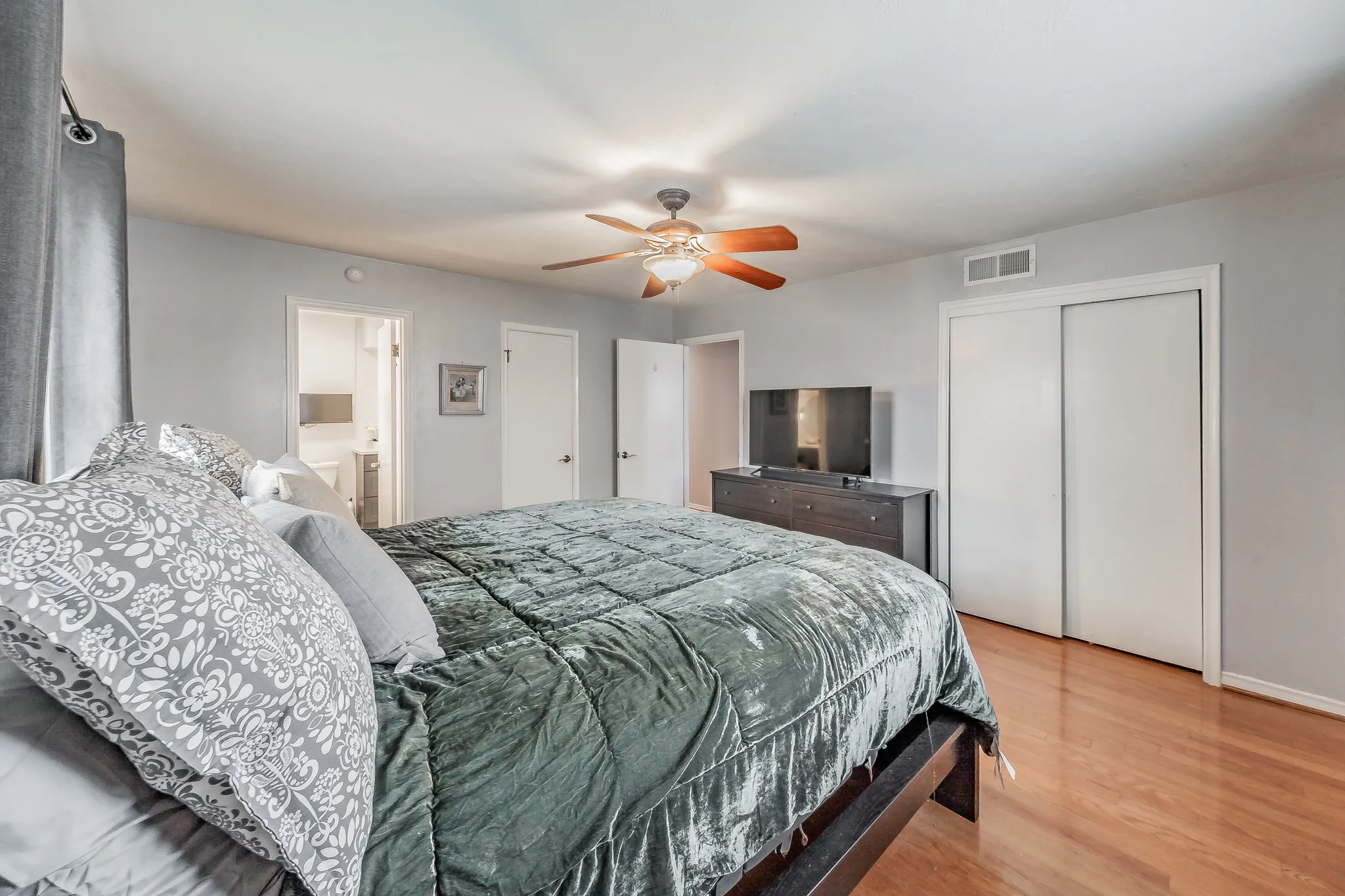 Single Family Residence For Sale in Dallas County , 8426 Van Pelt Drive, Dallas, Texas 75228, 3 Bedroom, 2 Bathroom, 2 Garage spaces, 1,727 Sqft, built in 1964, mls#21312324, Real Estate Agent in Dallas, Homes For Sale in Dallas county, Homes For Sale in Dallas, Realtor in Dallas Texas, Real Estate Brokerage Independent Realty Texas, Luminita Cordes Realtor