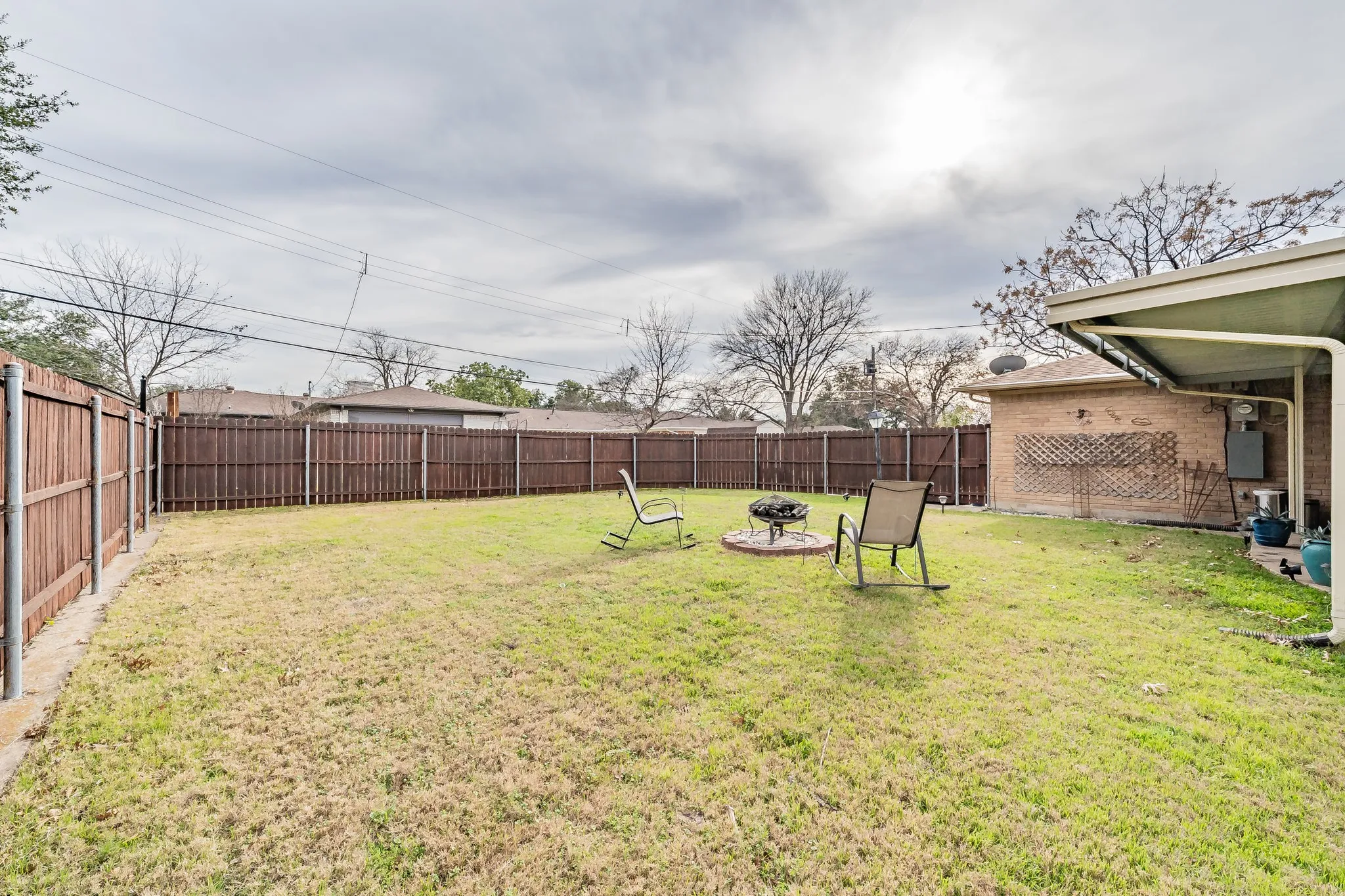 Single Family Residence For Sale in Dallas County , 8426 Van Pelt Drive, Dallas, Texas 75228, 3 Bedroom, 2 Bathroom, 2 Garage spaces, 1,727 Sqft, built in 1964, mls#21312324, Real Estate Agent in Dallas, Homes For Sale in Dallas county, Homes For Sale in Dallas, Realtor in Dallas Texas, Real Estate Brokerage Independent Realty Texas, Luminita Cordes Realtor