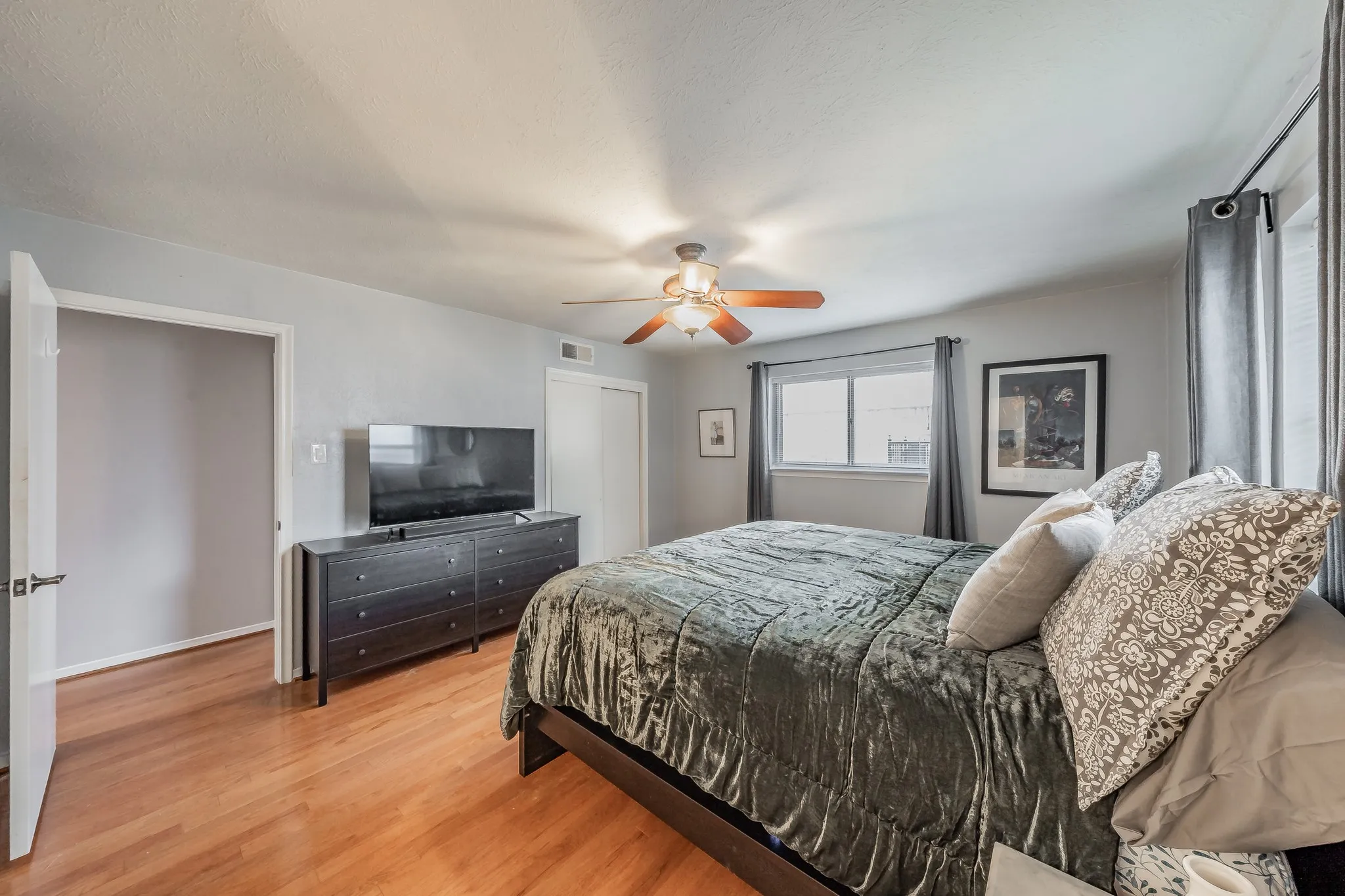 Single Family Residence For Sale in Dallas County , 8426 Van Pelt Drive, Dallas, Texas 75228, 3 Bedroom, 2 Bathroom, 2 Garage spaces, 1,727 Sqft, built in 1964, mls#21312324, Real Estate Agent in Dallas, Homes For Sale in Dallas county, Homes For Sale in Dallas, Realtor in Dallas Texas, Real Estate Brokerage Independent Realty Texas, Luminita Cordes Realtor