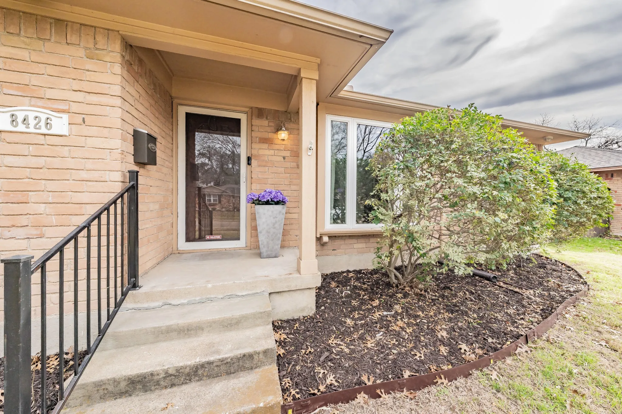 Single Family Residence For Sale in Dallas County , 8426 Van Pelt Drive, Dallas, Texas 75228, 3 Bedroom, 2 Bathroom, 2 Garage spaces, 1,727 Sqft, built in 1964, mls#21312324, Real Estate Agent in Dallas, Homes For Sale in Dallas county, Homes For Sale in Dallas, Realtor in Dallas Texas, Real Estate Brokerage Independent Realty Texas, Luminita Cordes Realtor