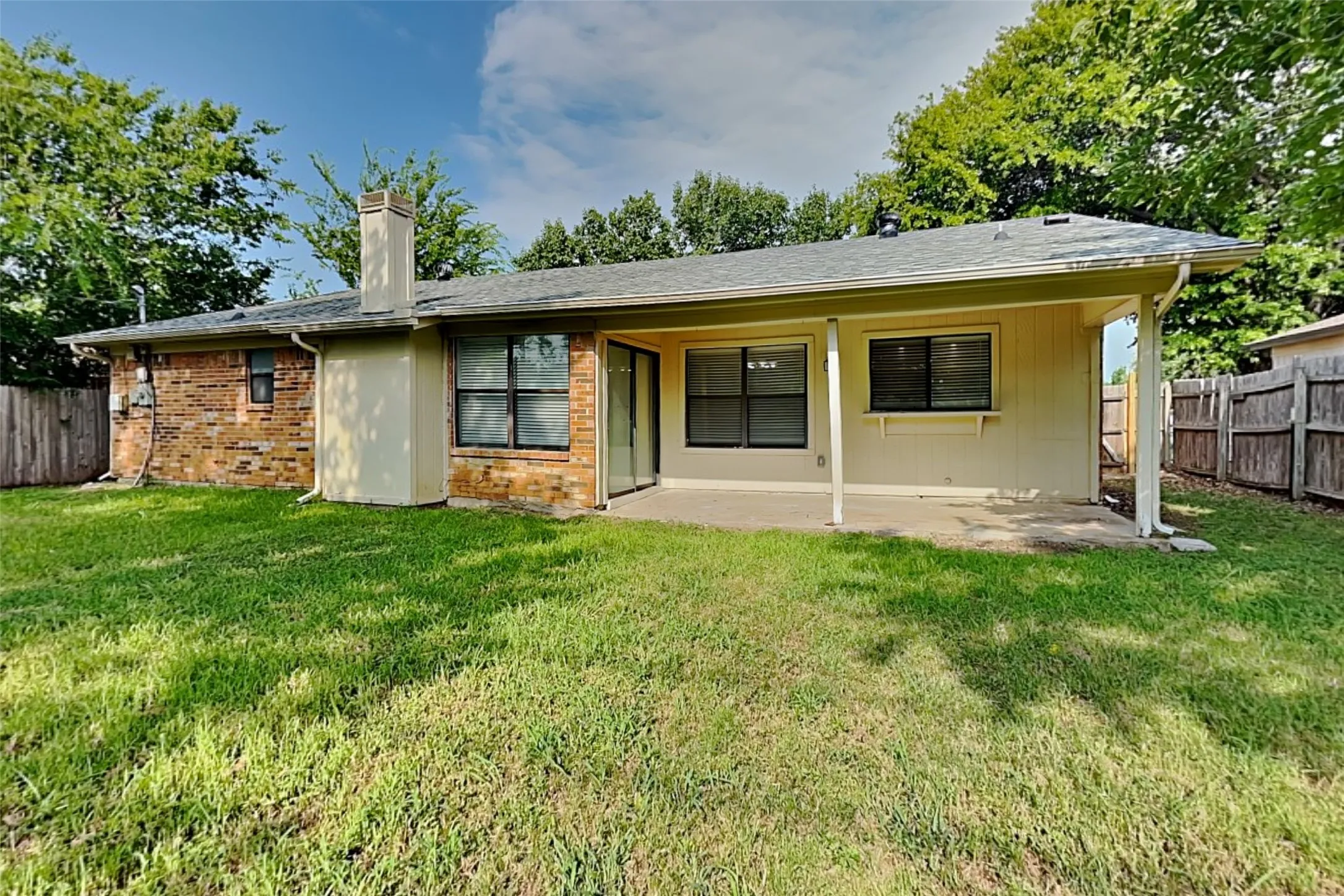 Single Family Residence For Rent in Tarrant County , 7228 Echo Hill Drive, Watauga, Texas 76148, 3 Bedroom, 2 Bathroom, 2 Garage spaces, 1,349 Sqft, built in 1980, mls#21312328, Real Estate Agent in Watauga, Homes For Rent in Tarrant county, Homes For Rent in Watauga, Realtor in Watauga Texas, Real Estate Brokerage Independent Realty Texas, Luminita Cordes Realtor