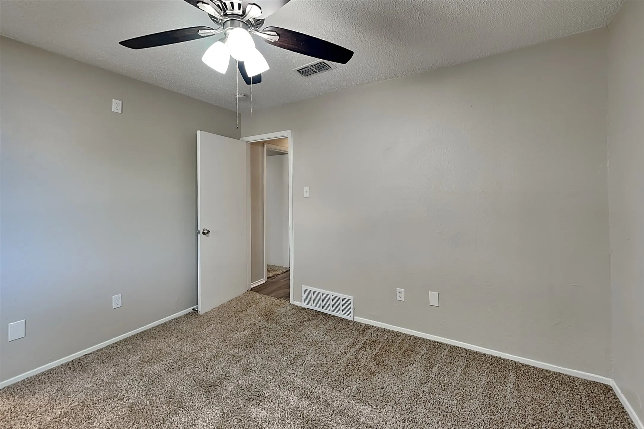 Single Family Residence For Rent in Tarrant County , 7228 Echo Hill Drive, Watauga, Texas 76148, 3 Bedroom, 2 Bathroom, 2 Garage spaces, 1,349 Sqft, built in 1980, mls#21312328, Real Estate Agent in Watauga, Homes For Rent in Tarrant county, Homes For Rent in Watauga, Realtor in Watauga Texas, Real Estate Brokerage Independent Realty Texas, Luminita Cordes Realtor