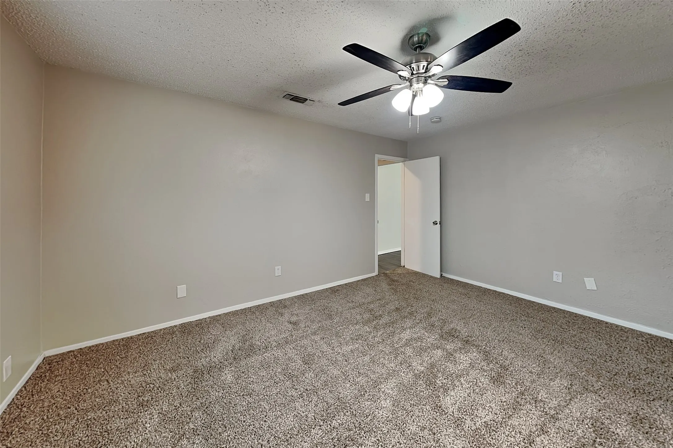 Single Family Residence For Rent in Tarrant County , 7228 Echo Hill Drive, Watauga, Texas 76148, 3 Bedroom, 2 Bathroom, 2 Garage spaces, 1,349 Sqft, built in 1980, mls#21312328, Real Estate Agent in Watauga, Homes For Rent in Tarrant county, Homes For Rent in Watauga, Realtor in Watauga Texas, Real Estate Brokerage Independent Realty Texas, Luminita Cordes Realtor