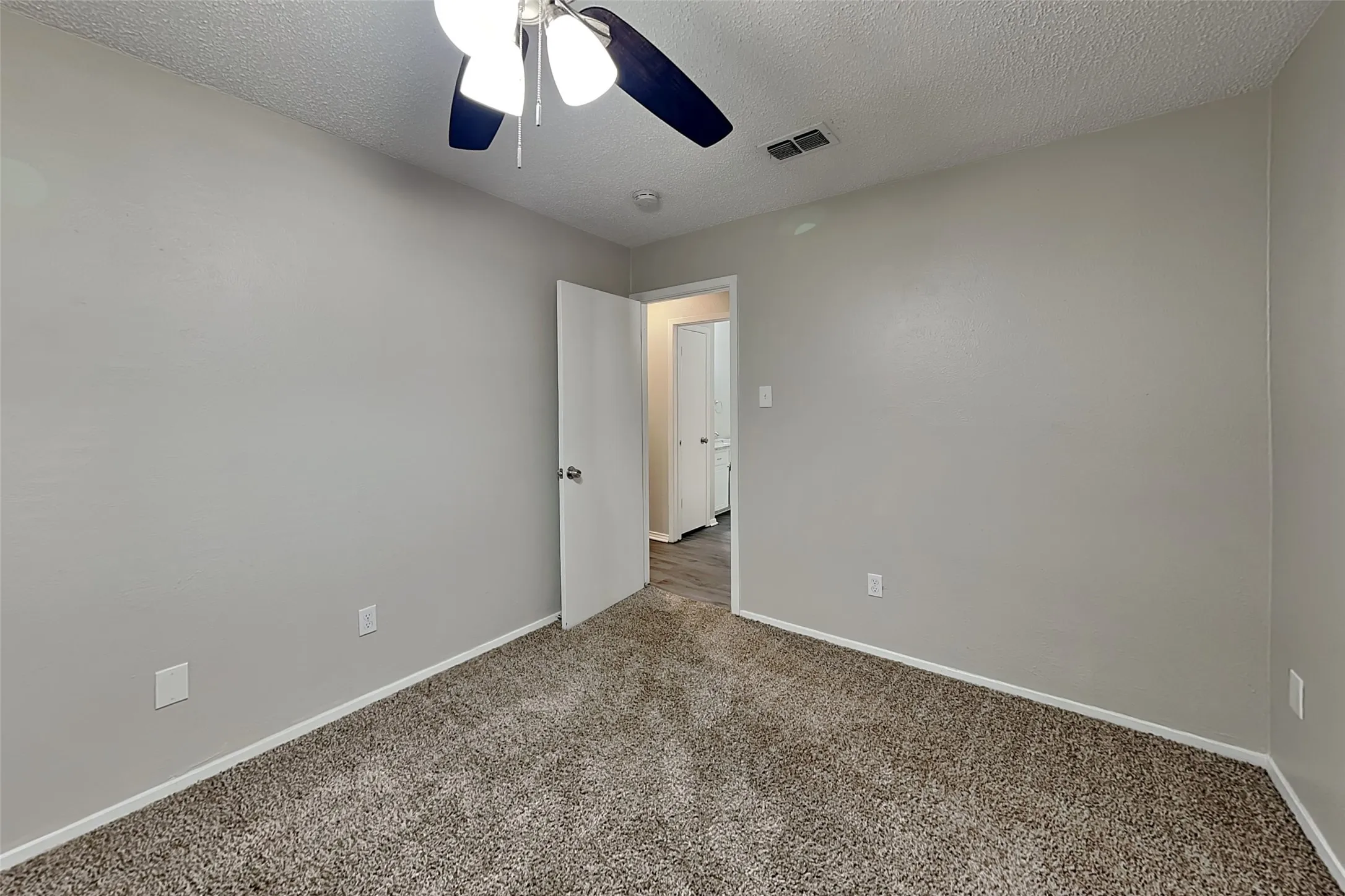 Single Family Residence For Rent in Tarrant County , 7228 Echo Hill Drive, Watauga, Texas 76148, 3 Bedroom, 2 Bathroom, 2 Garage spaces, 1,349 Sqft, built in 1980, mls#21312328, Real Estate Agent in Watauga, Homes For Rent in Tarrant county, Homes For Rent in Watauga, Realtor in Watauga Texas, Real Estate Brokerage Independent Realty Texas, Luminita Cordes Realtor