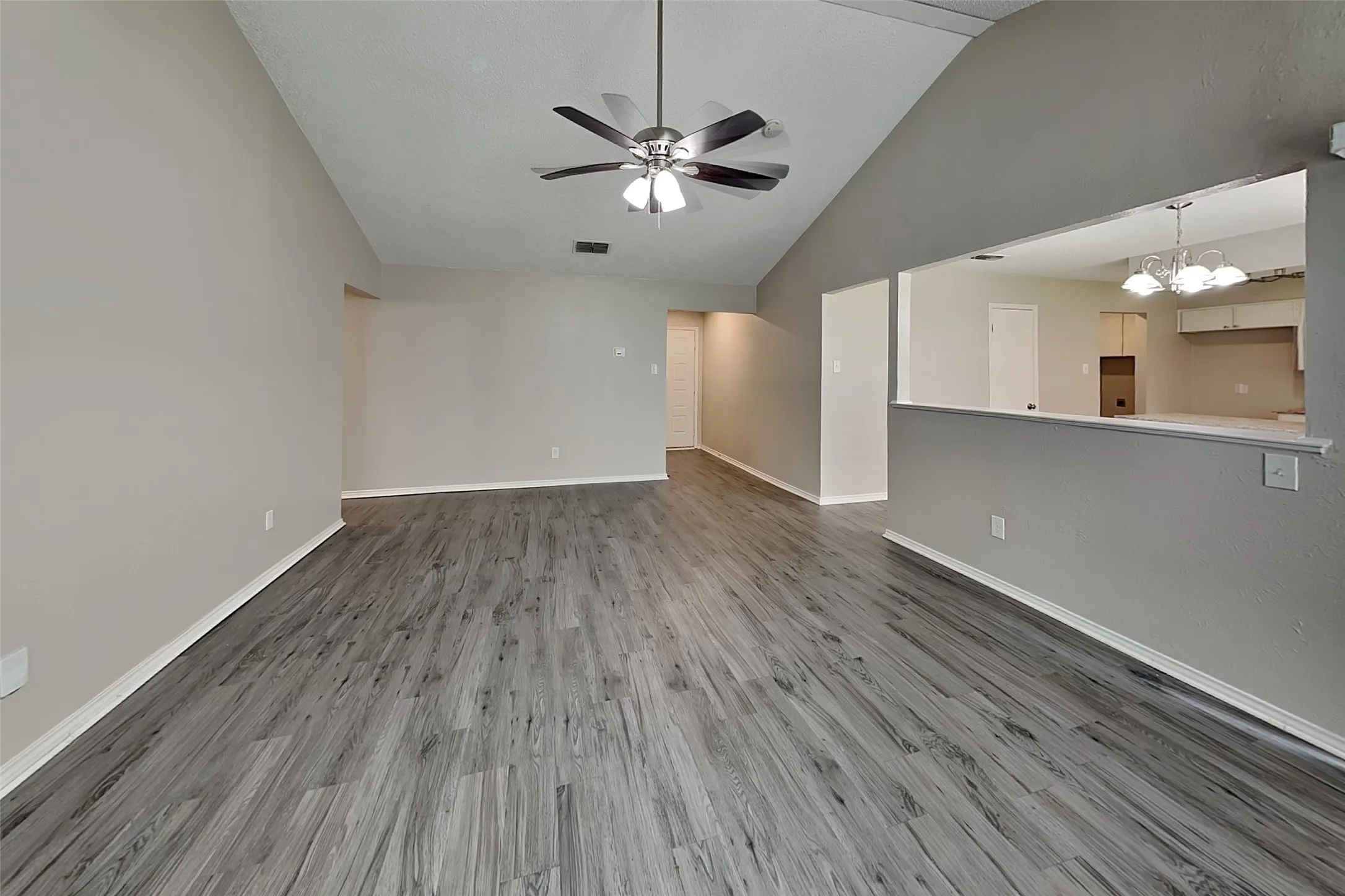 Single Family Residence For Rent in Tarrant County , 7228 Echo Hill Drive, Watauga, Texas 76148, 3 Bedroom, 2 Bathroom, 2 Garage spaces, 1,349 Sqft, built in 1980, mls#21312328, Real Estate Agent in Watauga, Homes For Rent in Tarrant county, Homes For Rent in Watauga, Realtor in Watauga Texas, Real Estate Brokerage Independent Realty Texas, Luminita Cordes Realtor