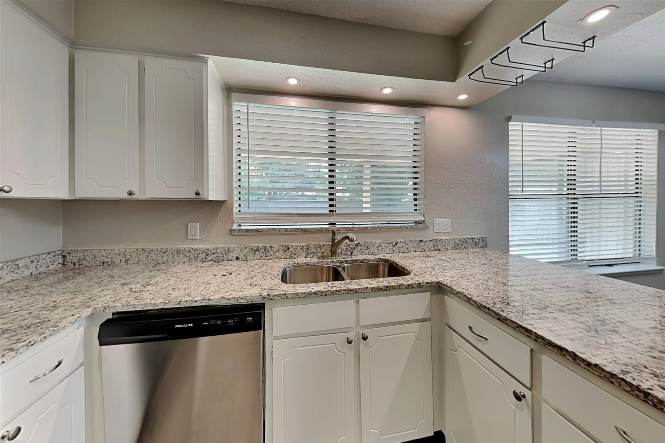 Single Family Residence For Rent in Tarrant County , 7228 Echo Hill Drive, Watauga, Texas 76148, 3 Bedroom, 2 Bathroom, 2 Garage spaces, 1,349 Sqft, built in 1980, mls#21312328, Real Estate Agent in Watauga, Homes For Rent in Tarrant county, Homes For Rent in Watauga, Realtor in Watauga Texas, Real Estate Brokerage Independent Realty Texas, Luminita Cordes Realtor