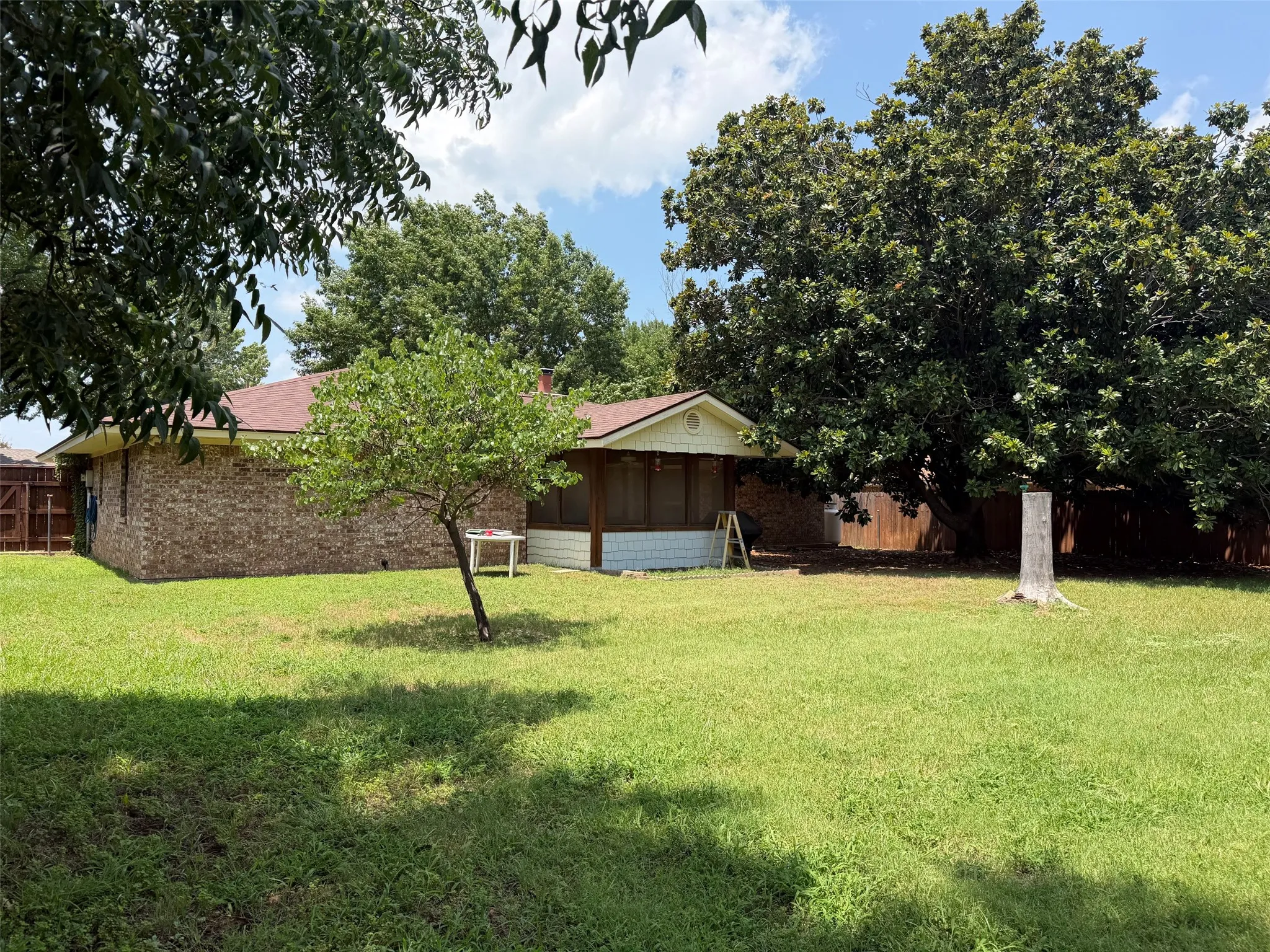 Single Family Residence For Sale in Young County , 114 Chaparral Drive, Graham, Texas 76450, 3 Bedrooms, 2 Bathrooms, 2 Garage spaces, 1,778 Sqft, built in 1983, Price $355,000, mls#21312321, Real Estate Agent in Graham, Homes For Sale in Young county, Homes For Sale in Graham, Realtor in Graham Texas, Real Estate Brokerage Independent Realty Texas, Luminita Cordes Realtor