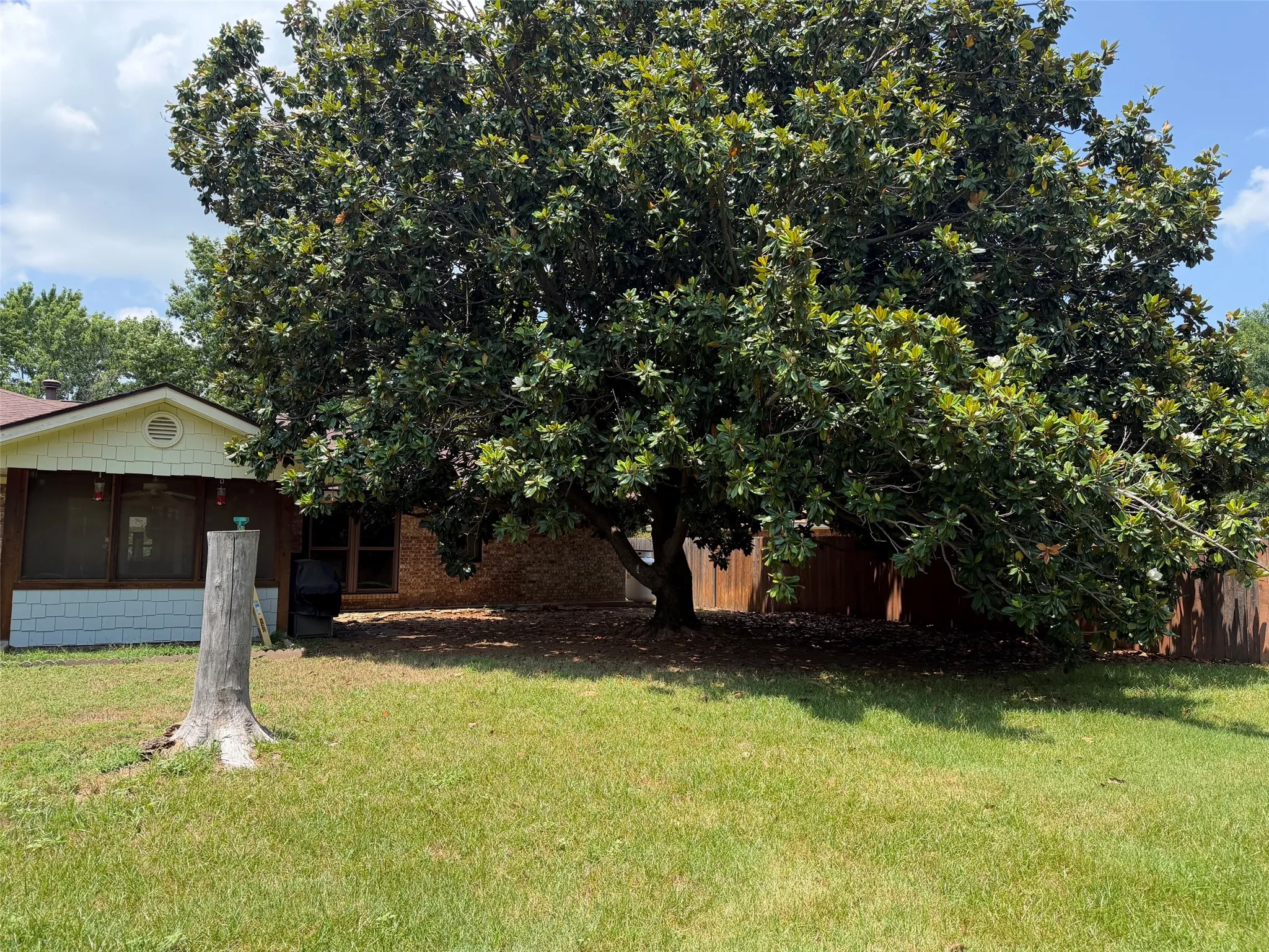 Single Family Residence For Sale in Young County , 114 Chaparral Drive, Graham, Texas 76450, 3 Bedrooms, 2 Bathrooms, 2 Garage spaces, 1,778 Sqft, built in 1983, Price $355,000, mls#21312321, Real Estate Agent in Graham, Homes For Sale in Young county, Homes For Sale in Graham, Realtor in Graham Texas, Real Estate Brokerage Independent Realty Texas, Luminita Cordes Realtor