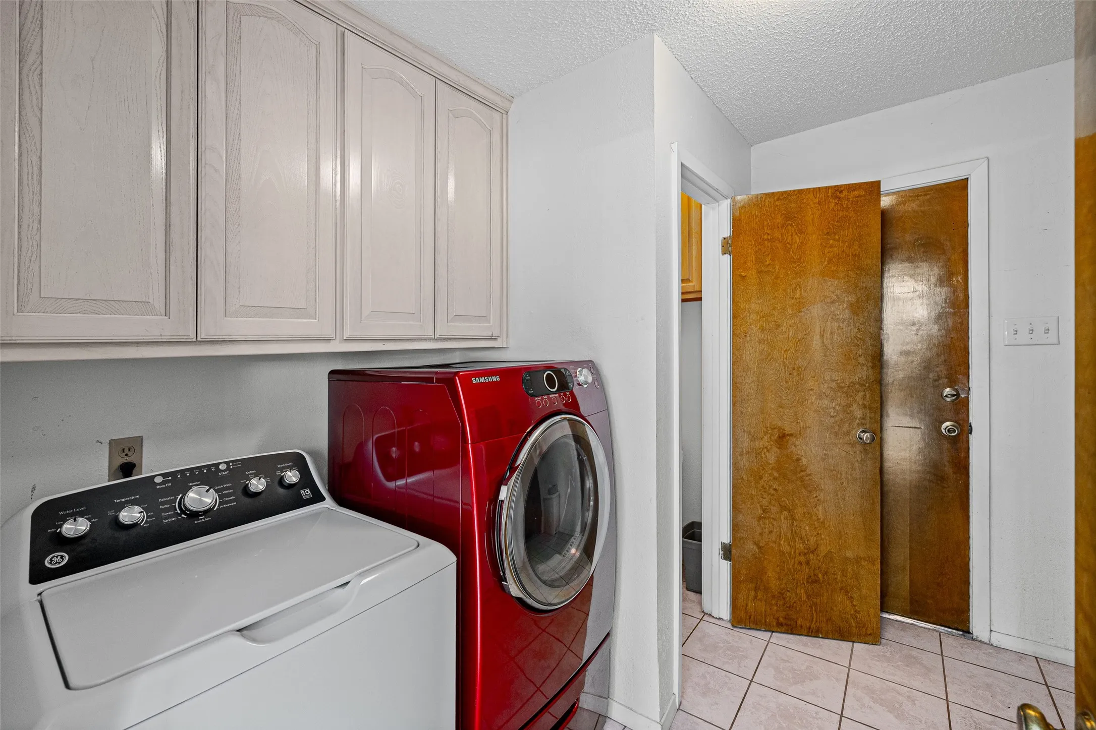 These appliances do convey. Plus another fridge in here...and an upright freezer in the garage!