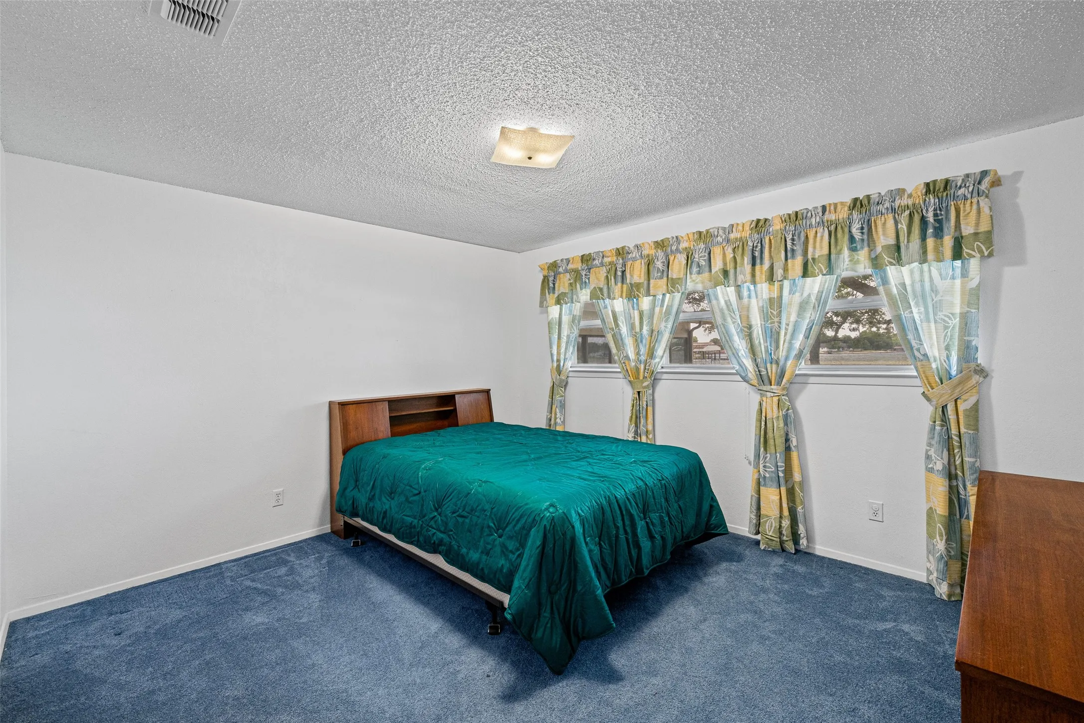 Guest bedroom