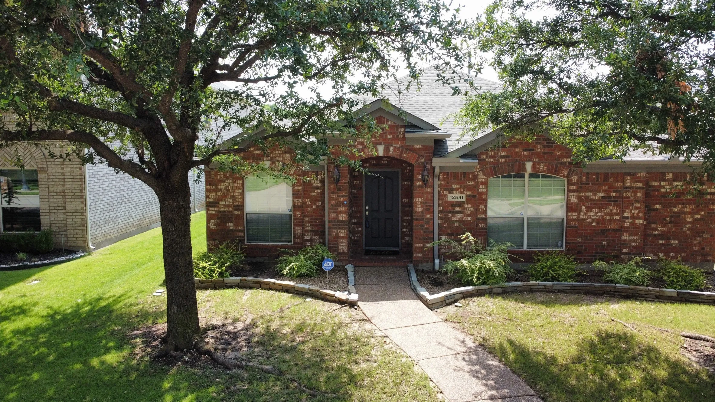Single Family Residence For Sale in Denton County , 12591 Red Hawk Drive, Frisco, Texas 75033, 4 Bedroom, 2 Bathroom, 2 Garage spaces, 2,236 Sqft, built in 2003, mls#21312357, Real Estate Agent in Frisco, Homes For Sale in Denton county, Homes For Sale in Frisco, Realtor in Frisco Texas, Real Estate Brokerage Independent Realty Texas, Luminita Cordes Realtor