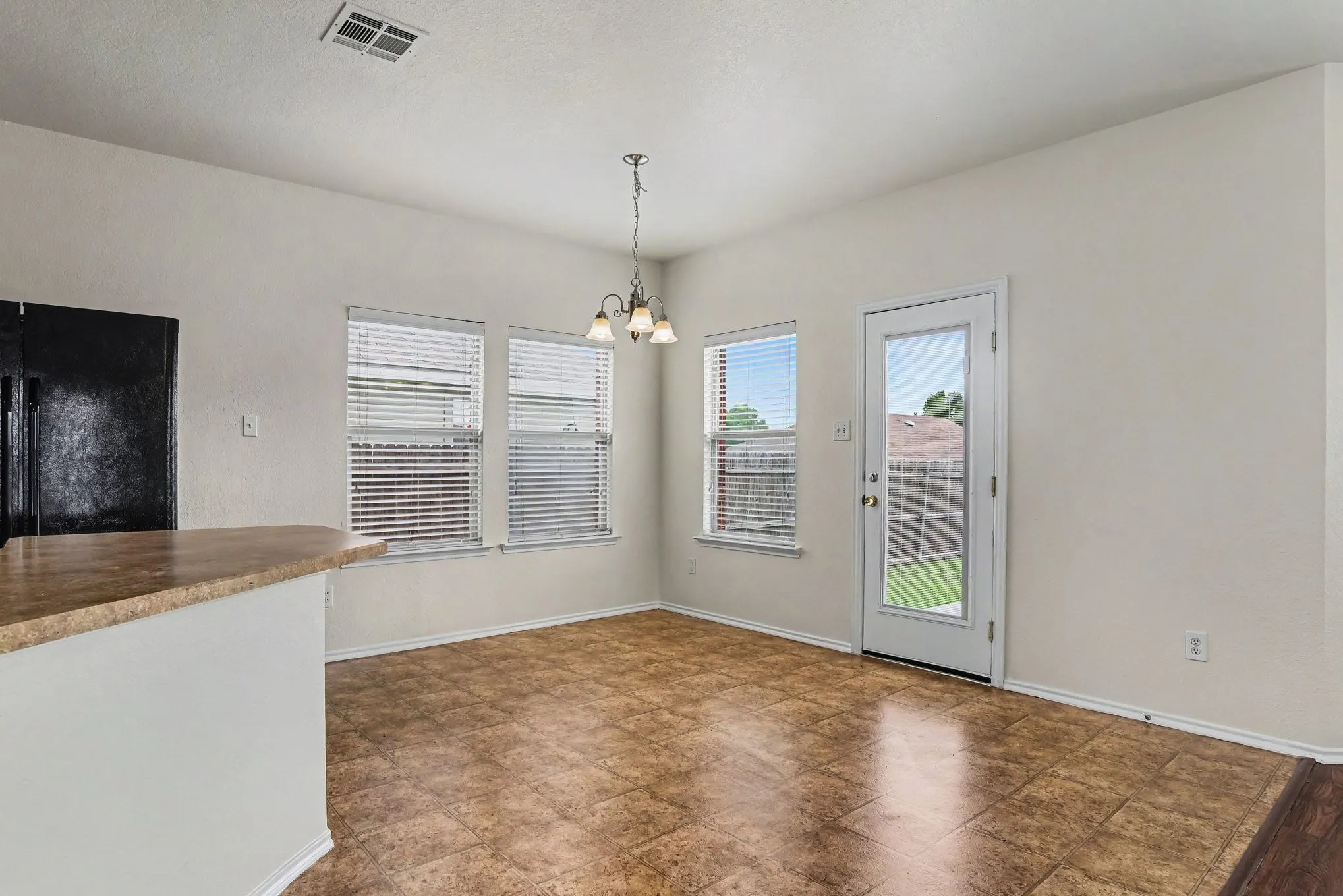 Single Family Residence For Sale in Kaufman County , 4000 Freedom Street, Heartland, Texas 75126, 3 Bedroom, 3 Bathroom, 2 Garage spaces, 1,882 Sqft, built in 2008, mls#21298752, Real Estate Agent in Heartland, Homes For Sale in Kaufman county, Homes For Sale in Heartland, Realtor in Heartland Texas, Real Estate Brokerage Independent Realty Texas, Luminita Cordes Realtor