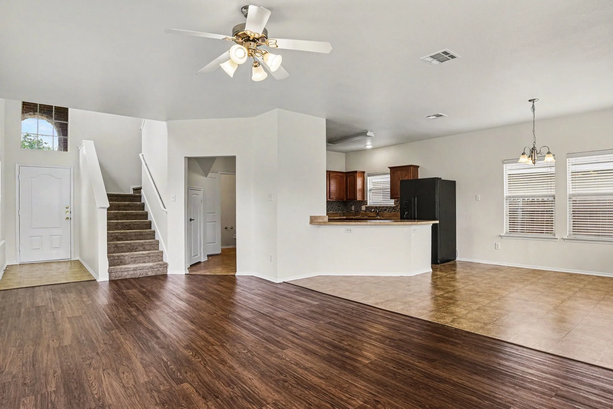 Single Family Residence For Sale in Kaufman County , 4000 Freedom Street, Heartland, Texas 75126, 3 Bedroom, 3 Bathroom, 2 Garage spaces, 1,882 Sqft, built in 2008, mls#21298752, Real Estate Agent in Heartland, Homes For Sale in Kaufman county, Homes For Sale in Heartland, Realtor in Heartland Texas, Real Estate Brokerage Independent Realty Texas, Luminita Cordes Realtor
