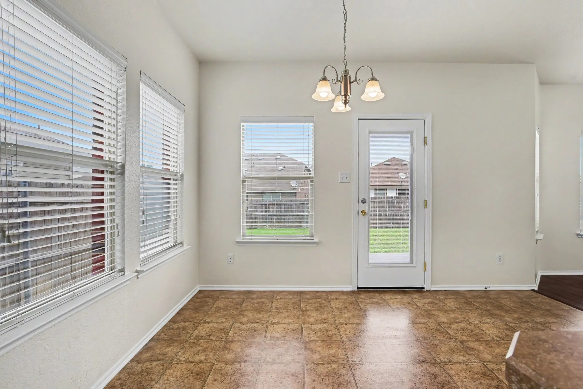 Single Family Residence For Sale in Kaufman County , 4000 Freedom Street, Heartland, Texas 75126, 3 Bedroom, 3 Bathroom, 2 Garage spaces, 1,882 Sqft, built in 2008, mls#21298752, Real Estate Agent in Heartland, Homes For Sale in Kaufman county, Homes For Sale in Heartland, Realtor in Heartland Texas, Real Estate Brokerage Independent Realty Texas, Luminita Cordes Realtor