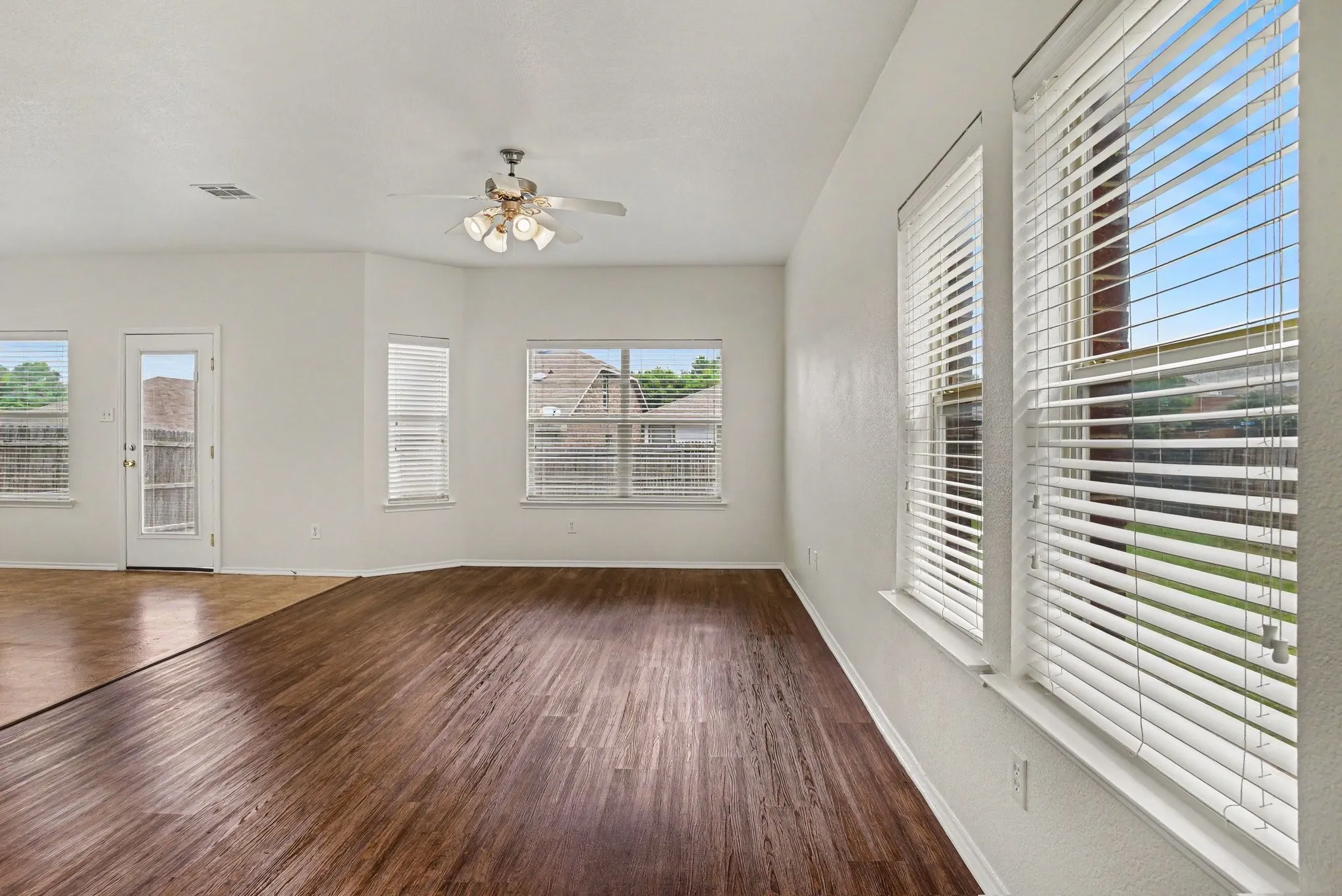 Single Family Residence For Sale in Kaufman County , 4000 Freedom Street, Heartland, Texas 75126, 3 Bedroom, 3 Bathroom, 2 Garage spaces, 1,882 Sqft, built in 2008, mls#21298752, Real Estate Agent in Heartland, Homes For Sale in Kaufman county, Homes For Sale in Heartland, Realtor in Heartland Texas, Real Estate Brokerage Independent Realty Texas, Luminita Cordes Realtor