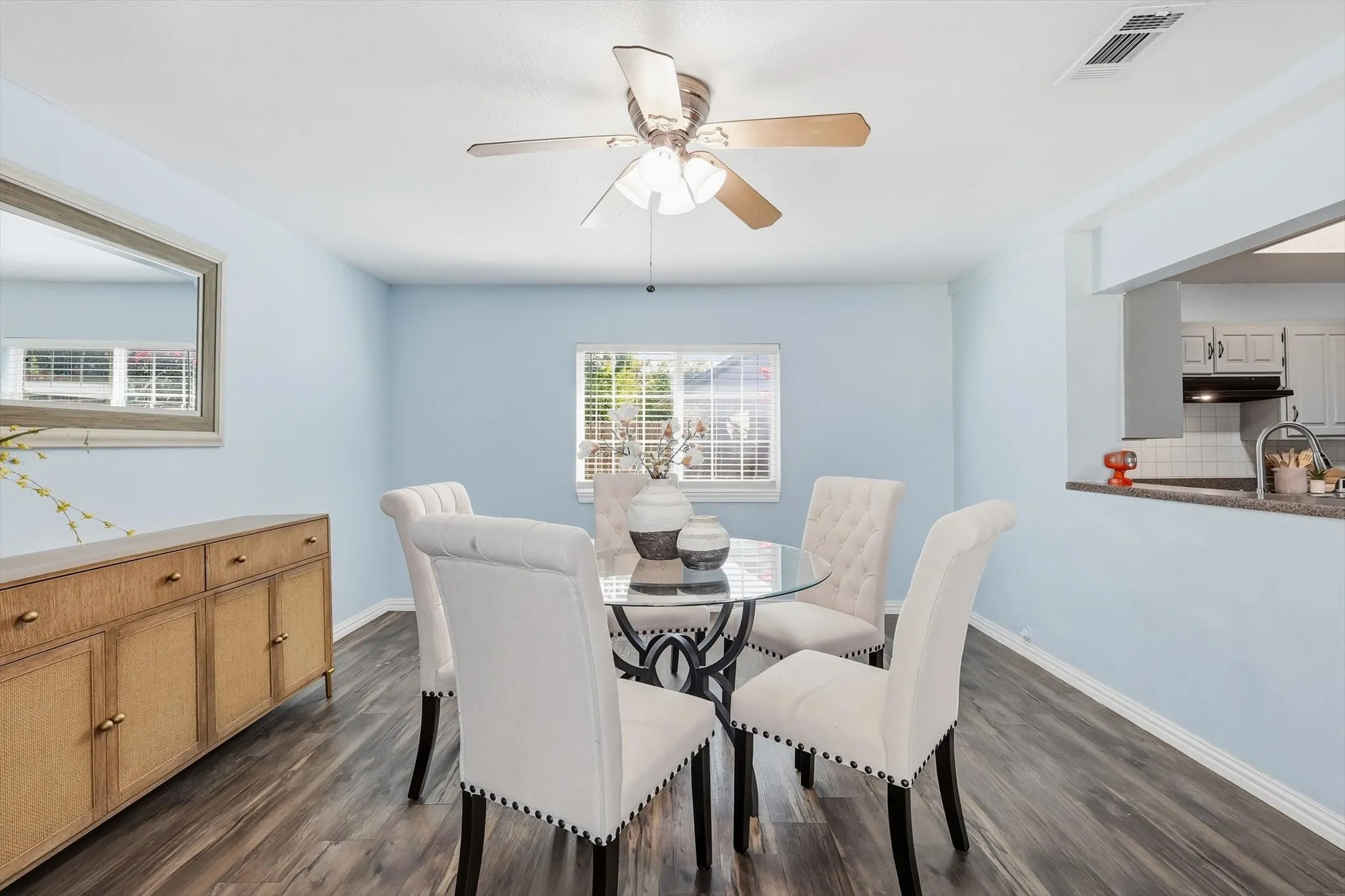 Single Family Residence For Sale in Dallas County , 2304 Greenwood Circle, Carrollton, Texas 75006, 3 Bedroom, 2 Bathroom, 2 Garage spaces, 1,406 Sqft, built in 1973, mls#21312367, Real Estate Agent in Carrollton, Homes For Sale in Dallas county, Homes For Sale in Carrollton, Realtor in Carrollton Texas, Real Estate Brokerage Independent Realty Texas, Luminita Cordes Realtor