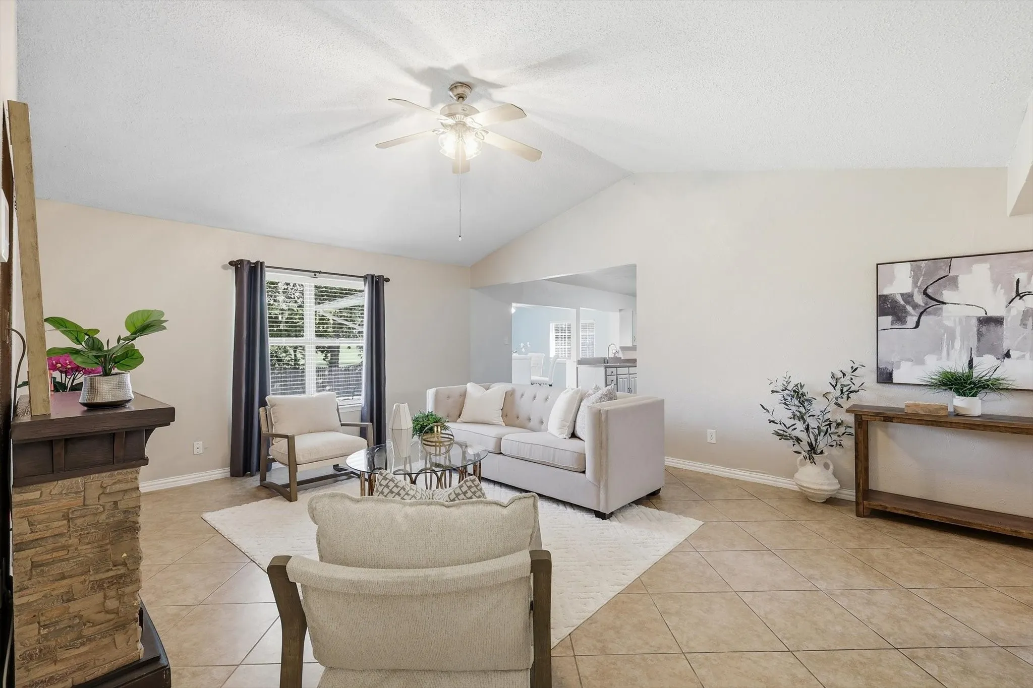 Single Family Residence For Sale in Dallas County , 2304 Greenwood Circle, Carrollton, Texas 75006, 3 Bedroom, 2 Bathroom, 2 Garage spaces, 1,406 Sqft, built in 1973, mls#21312367, Real Estate Agent in Carrollton, Homes For Sale in Dallas county, Homes For Sale in Carrollton, Realtor in Carrollton Texas, Real Estate Brokerage Independent Realty Texas, Luminita Cordes Realtor
