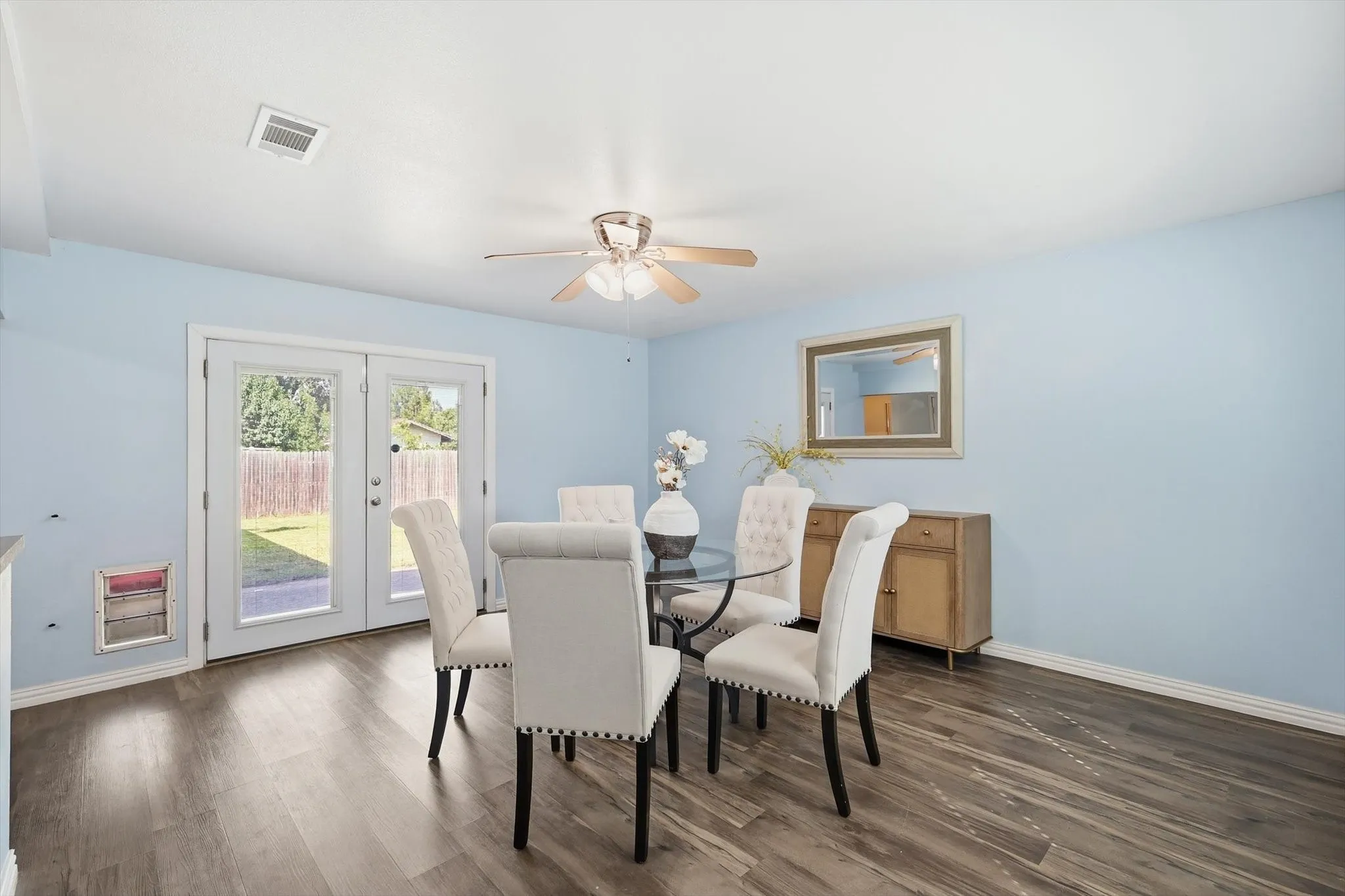 Single Family Residence For Sale in Dallas County , 2304 Greenwood Circle, Carrollton, Texas 75006, 3 Bedroom, 2 Bathroom, 2 Garage spaces, 1,406 Sqft, built in 1973, mls#21312367, Real Estate Agent in Carrollton, Homes For Sale in Dallas county, Homes For Sale in Carrollton, Realtor in Carrollton Texas, Real Estate Brokerage Independent Realty Texas, Luminita Cordes Realtor