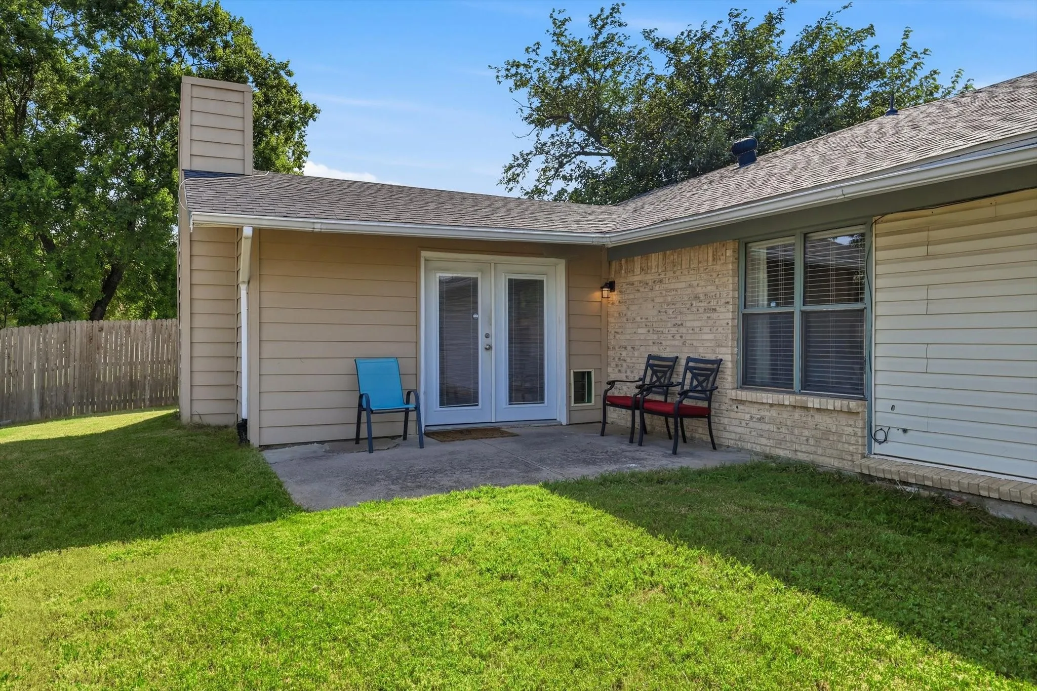 Single Family Residence For Sale in Dallas County , 2304 Greenwood Circle, Carrollton, Texas 75006, 3 Bedroom, 2 Bathroom, 2 Garage spaces, 1,406 Sqft, built in 1973, mls#21312367, Real Estate Agent in Carrollton, Homes For Sale in Dallas county, Homes For Sale in Carrollton, Realtor in Carrollton Texas, Real Estate Brokerage Independent Realty Texas, Luminita Cordes Realtor