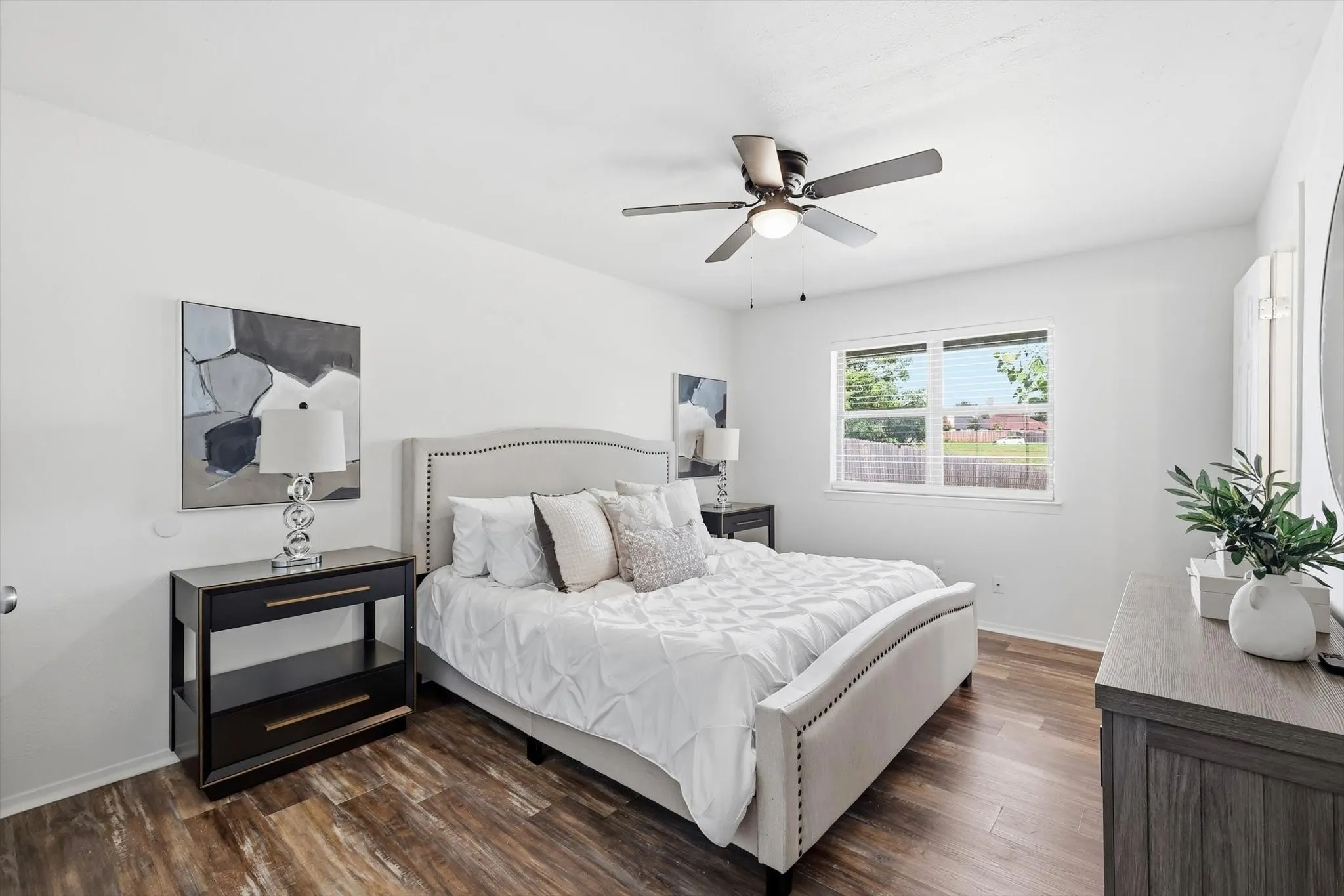 Single Family Residence For Sale in Dallas County , 2304 Greenwood Circle, Carrollton, Texas 75006, 3 Bedroom, 2 Bathroom, 2 Garage spaces, 1,406 Sqft, built in 1973, mls#21312367, Real Estate Agent in Carrollton, Homes For Sale in Dallas county, Homes For Sale in Carrollton, Realtor in Carrollton Texas, Real Estate Brokerage Independent Realty Texas, Luminita Cordes Realtor