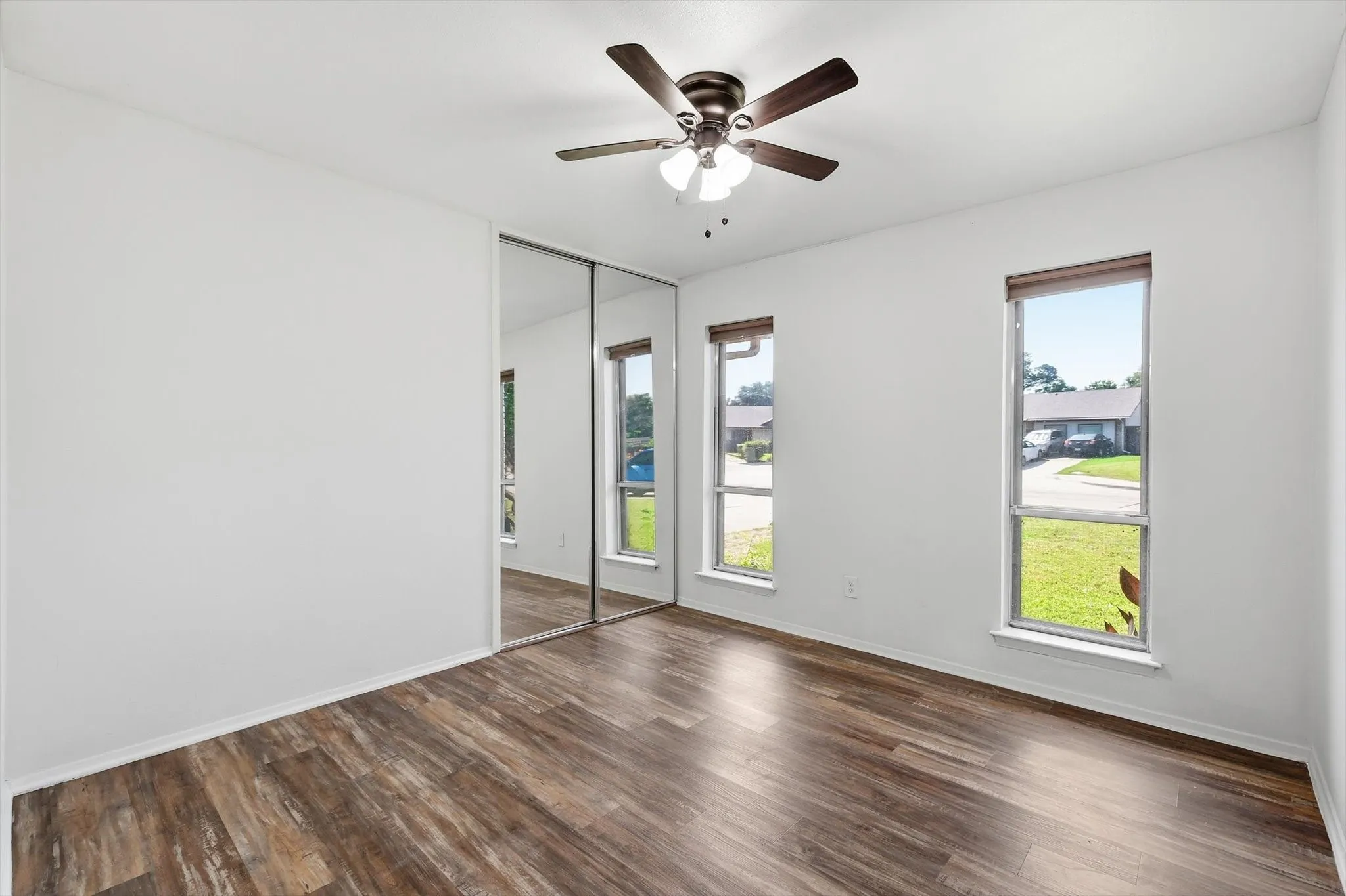 Single Family Residence For Sale in Dallas County , 2304 Greenwood Circle, Carrollton, Texas 75006, 3 Bedroom, 2 Bathroom, 2 Garage spaces, 1,406 Sqft, built in 1973, mls#21312367, Real Estate Agent in Carrollton, Homes For Sale in Dallas county, Homes For Sale in Carrollton, Realtor in Carrollton Texas, Real Estate Brokerage Independent Realty Texas, Luminita Cordes Realtor