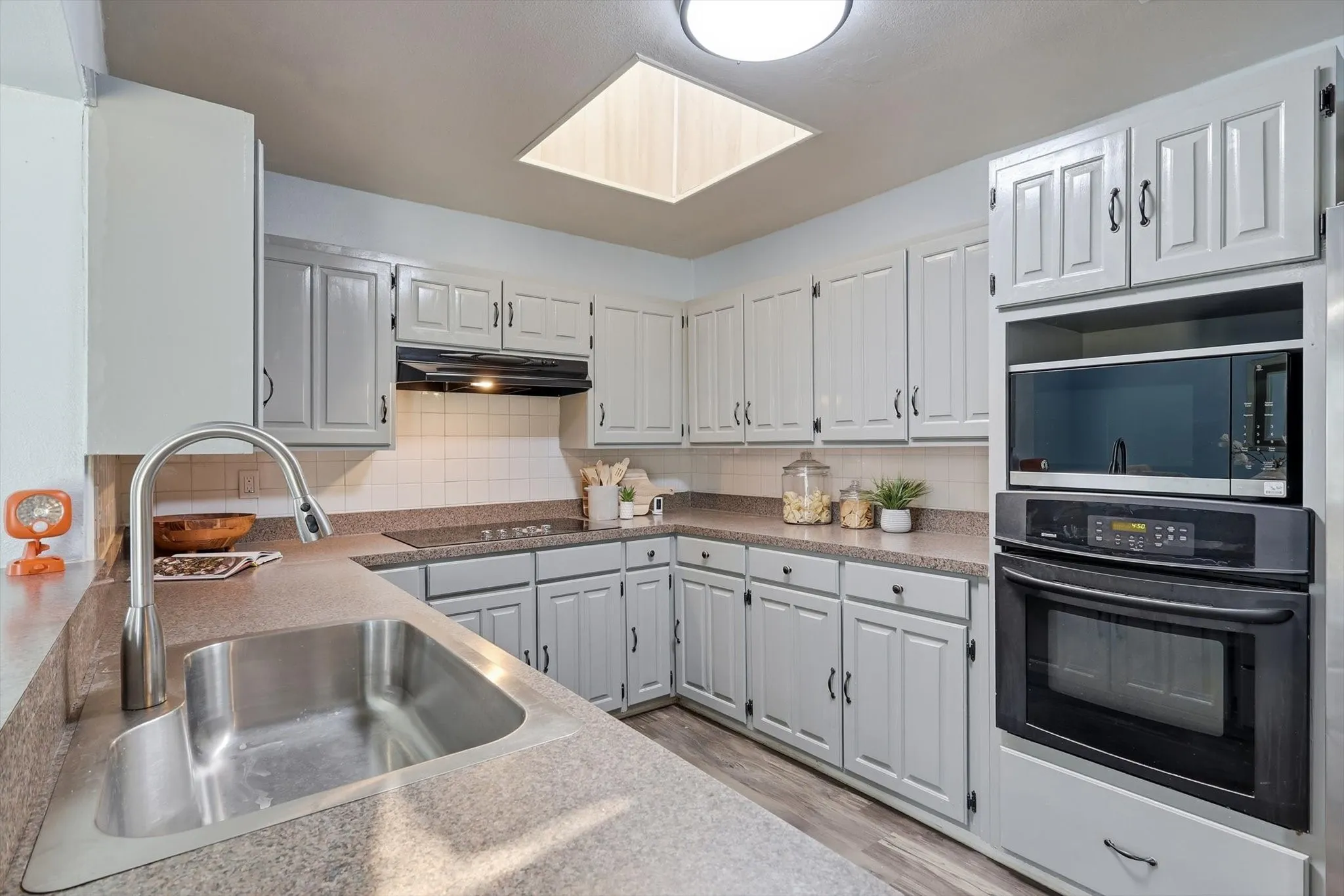 Single Family Residence For Sale in Dallas County , 2304 Greenwood Circle, Carrollton, Texas 75006, 3 Bedroom, 2 Bathroom, 2 Garage spaces, 1,406 Sqft, built in 1973, mls#21312367, Real Estate Agent in Carrollton, Homes For Sale in Dallas county, Homes For Sale in Carrollton, Realtor in Carrollton Texas, Real Estate Brokerage Independent Realty Texas, Luminita Cordes Realtor