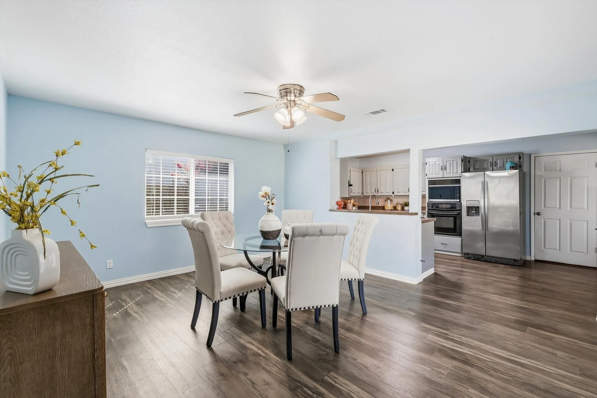 Single Family Residence For Sale in Dallas County , 2304 Greenwood Circle, Carrollton, Texas 75006, 3 Bedroom, 2 Bathroom, 2 Garage spaces, 1,406 Sqft, built in 1973, mls#21312367, Real Estate Agent in Carrollton, Homes For Sale in Dallas county, Homes For Sale in Carrollton, Realtor in Carrollton Texas, Real Estate Brokerage Independent Realty Texas, Luminita Cordes Realtor