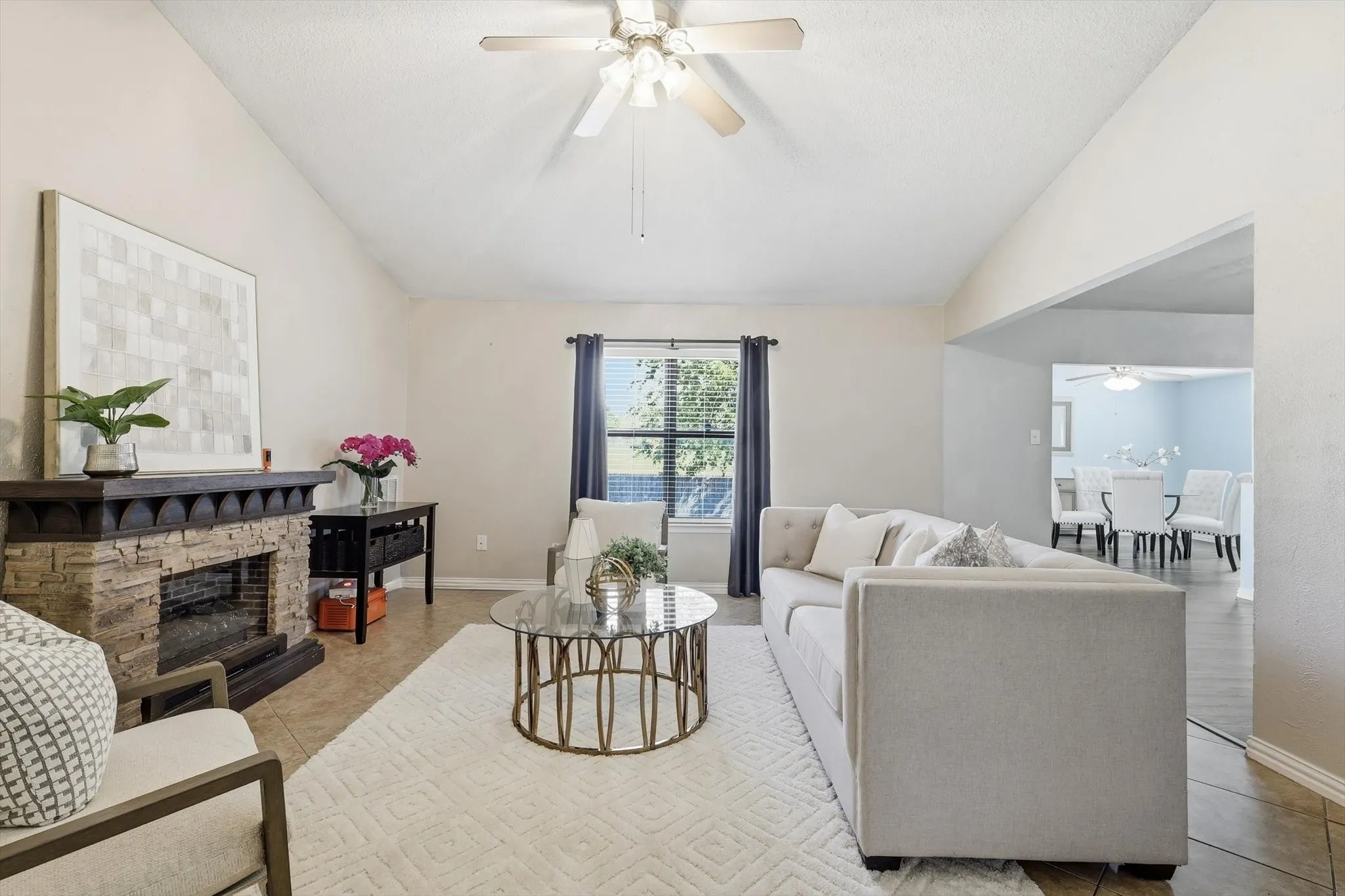 Single Family Residence For Sale in Dallas County , 2304 Greenwood Circle, Carrollton, Texas 75006, 3 Bedroom, 2 Bathroom, 2 Garage spaces, 1,406 Sqft, built in 1973, mls#21312367, Real Estate Agent in Carrollton, Homes For Sale in Dallas county, Homes For Sale in Carrollton, Realtor in Carrollton Texas, Real Estate Brokerage Independent Realty Texas, Luminita Cordes Realtor
