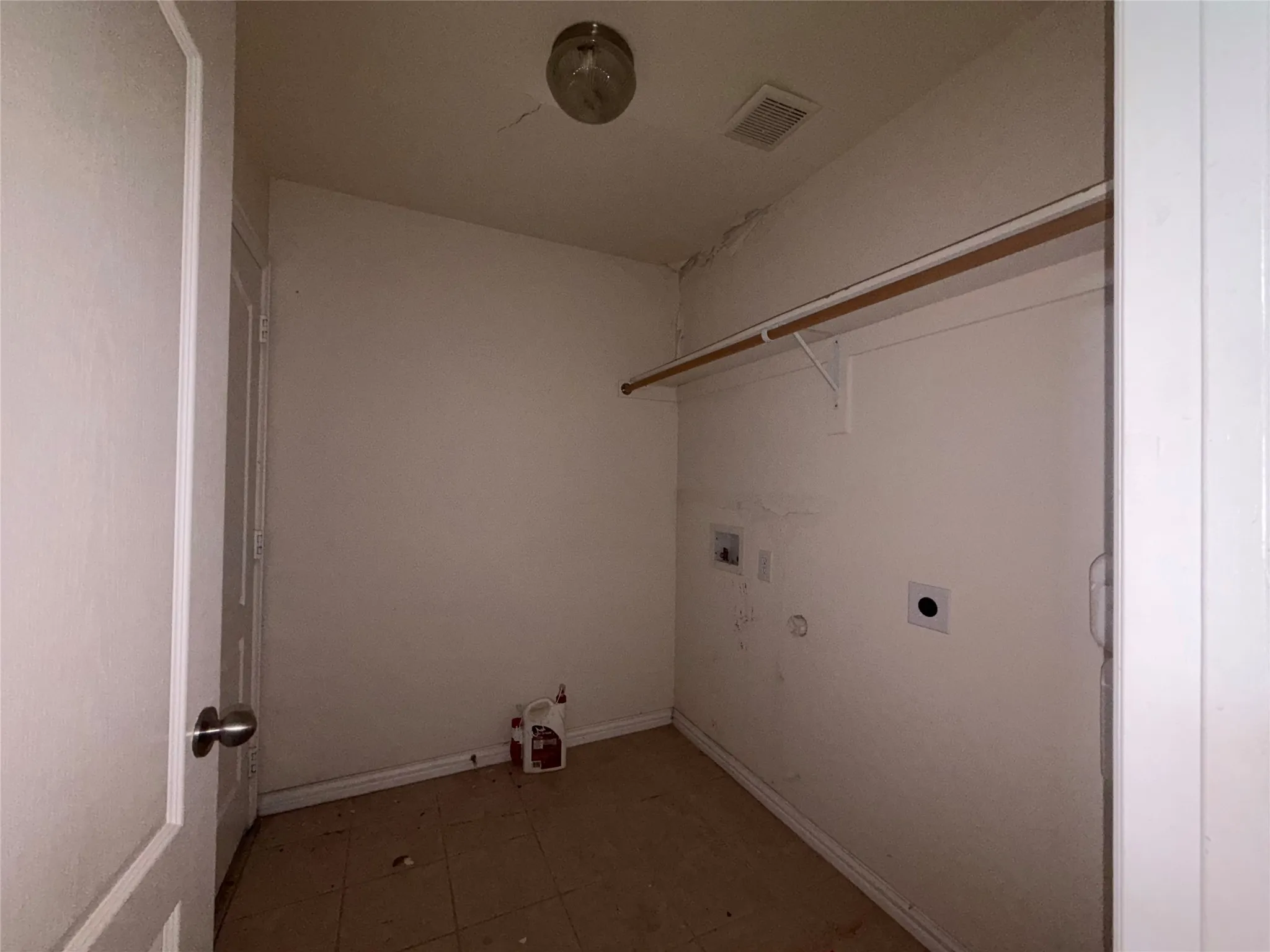 Single Family Residence For Sale in Hunt County , 140 Cherokee Street, Greenville, Texas 75402, 4 Bedroom, 2 Bathroom, 2 Garage spaces, 2,278 Sqft, built in 2006, Price $250,000, mls#21311876, Real Estate Agent in Greenville, Homes For Sale in Hunt county, Homes For Sale in Greenville, Realtor in Greenville Texas, Real Estate Brokerage Independent Realty Texas, Luminita Cordes Realtor