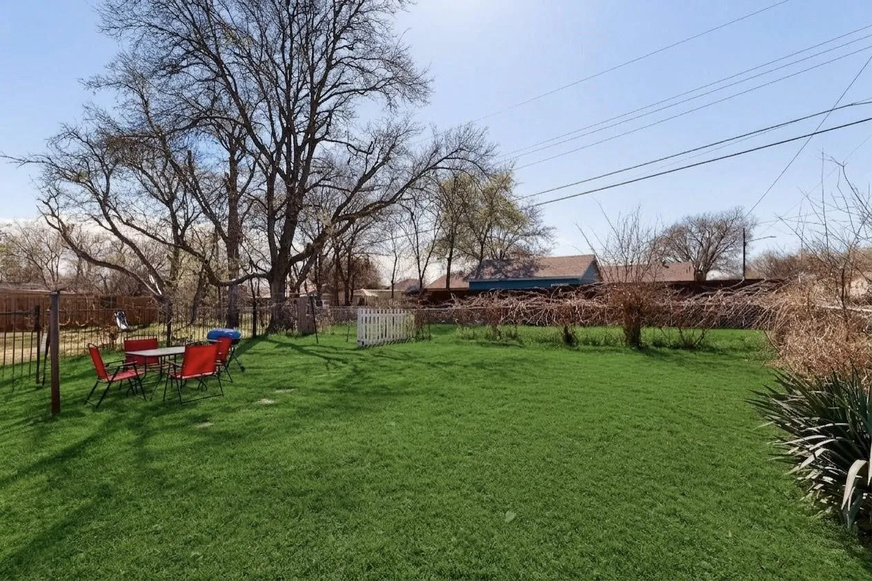 Single Family Residence For Sale in Tarrant County , 1300 E Mulkey Street, Fort Worth, Texas 76104, 3 Bedroom, 2 Bathroom, Garage spaces, 1,277 Sqft, built in 1960, mls#21312336, Real Estate Agent in Fort Worth, Homes For Sale in Tarrant county, Homes For Sale in Fort Worth, Realtor in Fort Worth Texas, Real Estate Brokerage Independent Realty Texas, Luminita Cordes Realtor