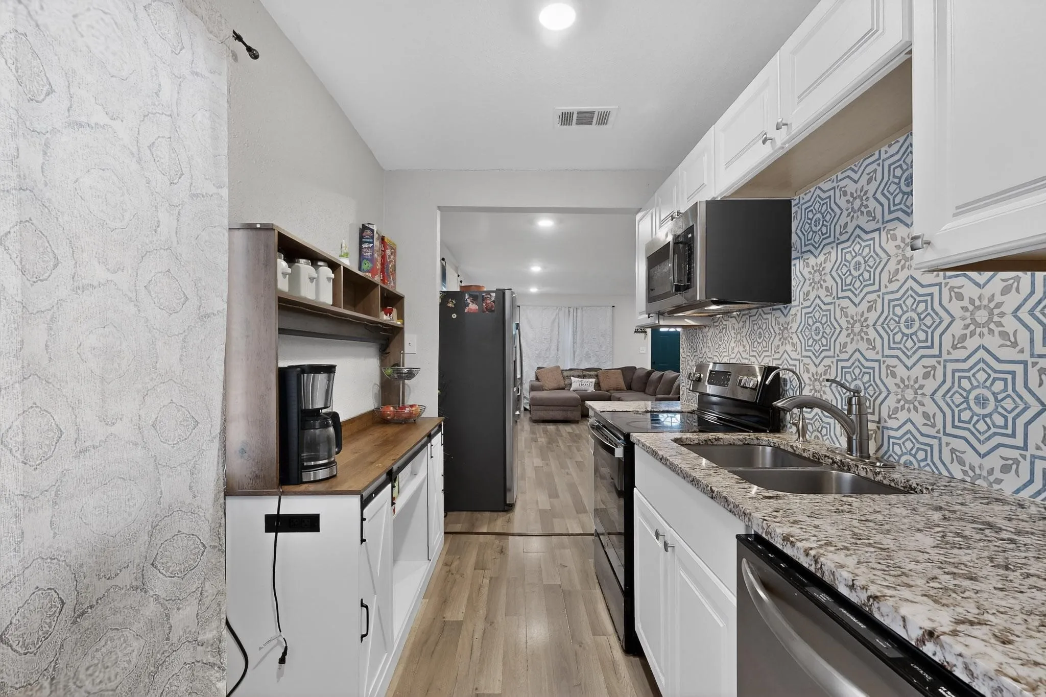 Single Family Residence For Sale in Tarrant County , 1300 E Mulkey Street, Fort Worth, Texas 76104, 3 Bedroom, 2 Bathroom, Garage spaces, 1,277 Sqft, built in 1960, mls#21312336, Real Estate Agent in Fort Worth, Homes For Sale in Tarrant county, Homes For Sale in Fort Worth, Realtor in Fort Worth Texas, Real Estate Brokerage Independent Realty Texas, Luminita Cordes Realtor
