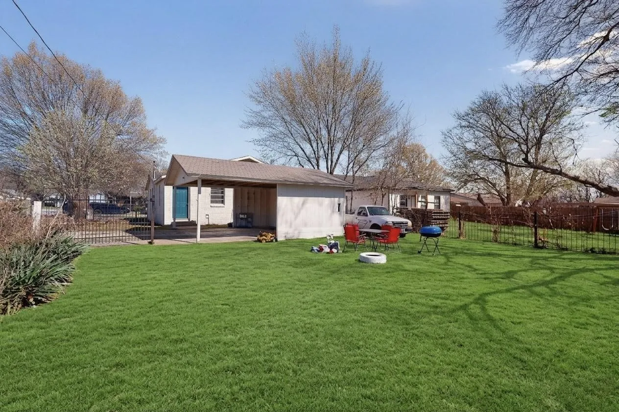 Single Family Residence For Sale in Tarrant County , 1300 E Mulkey Street, Fort Worth, Texas 76104, 3 Bedroom, 2 Bathroom, Garage spaces, 1,277 Sqft, built in 1960, mls#21312336, Real Estate Agent in Fort Worth, Homes For Sale in Tarrant county, Homes For Sale in Fort Worth, Realtor in Fort Worth Texas, Real Estate Brokerage Independent Realty Texas, Luminita Cordes Realtor