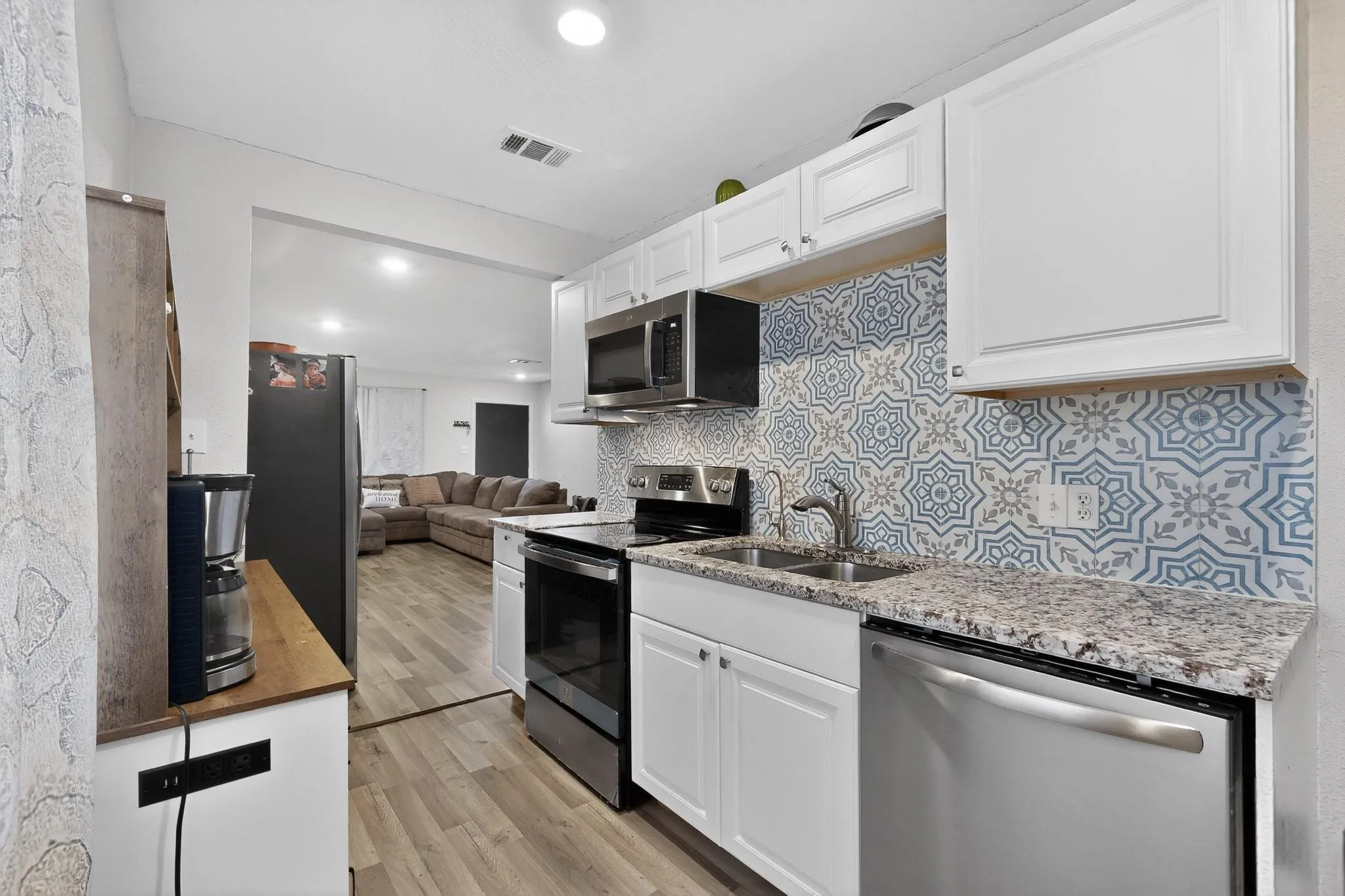 Single Family Residence For Sale in Tarrant County , 1300 E Mulkey Street, Fort Worth, Texas 76104, 3 Bedroom, 2 Bathroom, Garage spaces, 1,277 Sqft, built in 1960, mls#21312336, Real Estate Agent in Fort Worth, Homes For Sale in Tarrant county, Homes For Sale in Fort Worth, Realtor in Fort Worth Texas, Real Estate Brokerage Independent Realty Texas, Luminita Cordes Realtor