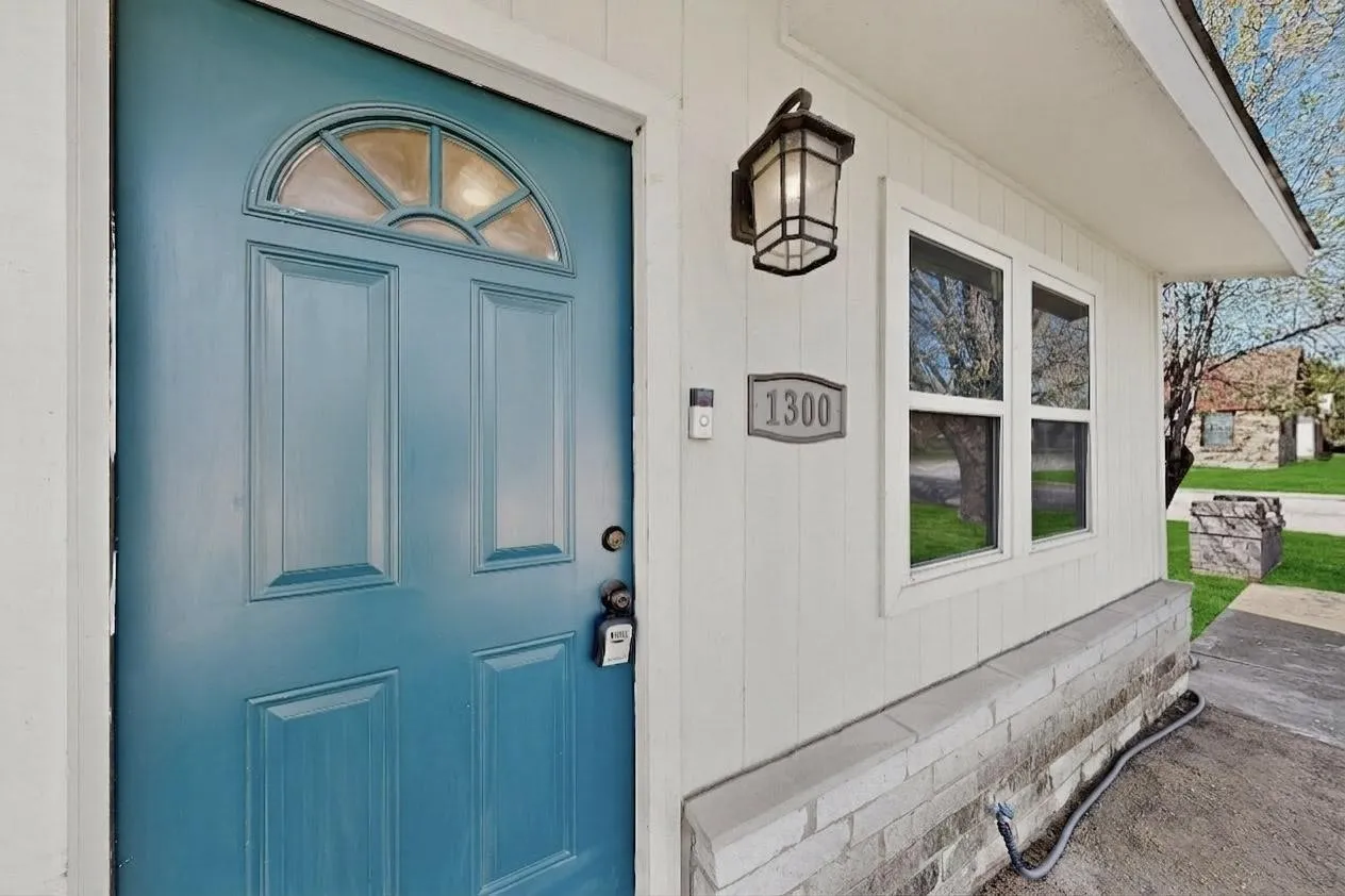 Single Family Residence For Sale in Tarrant County , 1300 E Mulkey Street, Fort Worth, Texas 76104, 3 Bedroom, 2 Bathroom, Garage spaces, 1,277 Sqft, built in 1960, mls#21312336, Real Estate Agent in Fort Worth, Homes For Sale in Tarrant county, Homes For Sale in Fort Worth, Realtor in Fort Worth Texas, Real Estate Brokerage Independent Realty Texas, Luminita Cordes Realtor