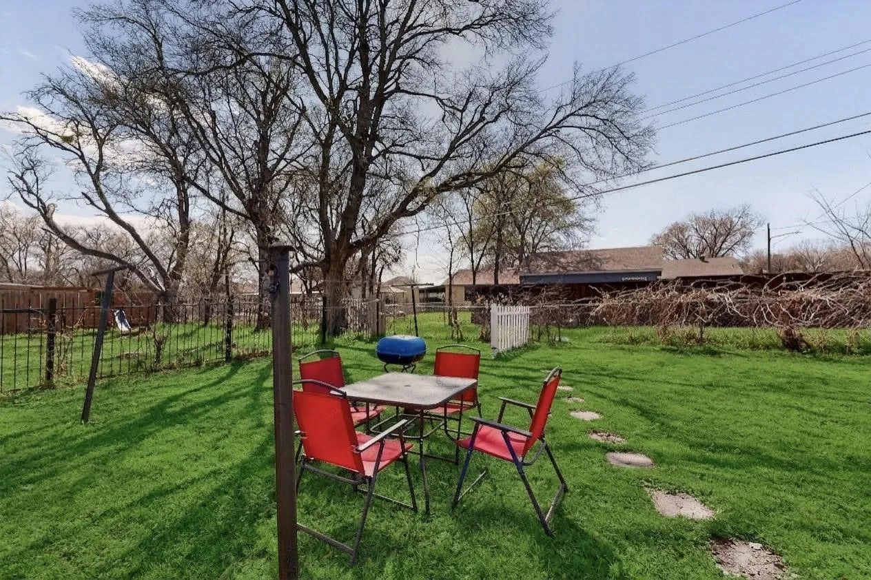 Single Family Residence For Sale in Tarrant County , 1300 E Mulkey Street, Fort Worth, Texas 76104, 3 Bedroom, 2 Bathroom, Garage spaces, 1,277 Sqft, built in 1960, mls#21312336, Real Estate Agent in Fort Worth, Homes For Sale in Tarrant county, Homes For Sale in Fort Worth, Realtor in Fort Worth Texas, Real Estate Brokerage Independent Realty Texas, Luminita Cordes Realtor