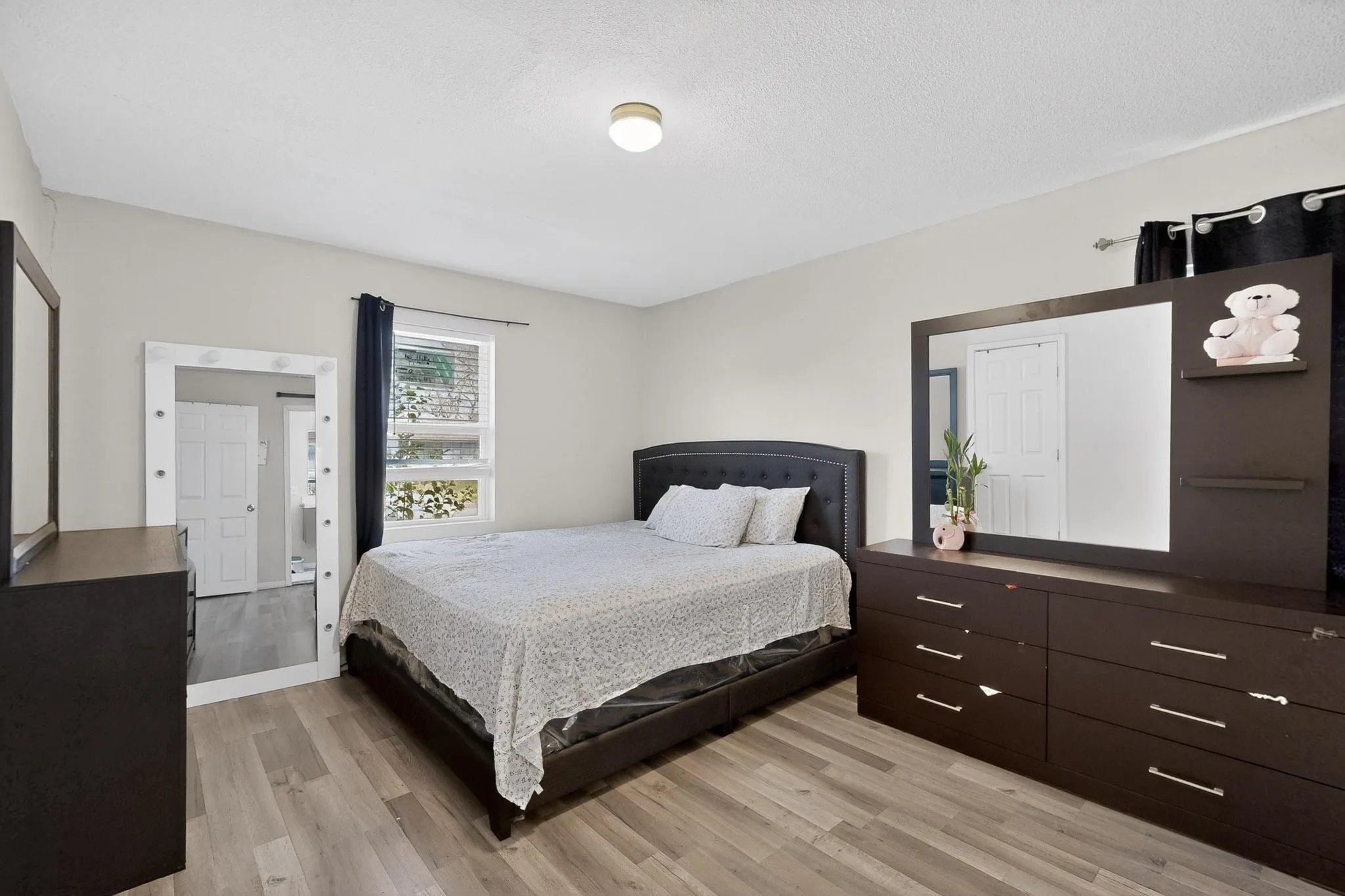 Single Family Residence For Sale in Tarrant County , 1300 E Mulkey Street, Fort Worth, Texas 76104, 3 Bedroom, 2 Bathroom, Garage spaces, 1,277 Sqft, built in 1960, mls#21312336, Real Estate Agent in Fort Worth, Homes For Sale in Tarrant county, Homes For Sale in Fort Worth, Realtor in Fort Worth Texas, Real Estate Brokerage Independent Realty Texas, Luminita Cordes Realtor