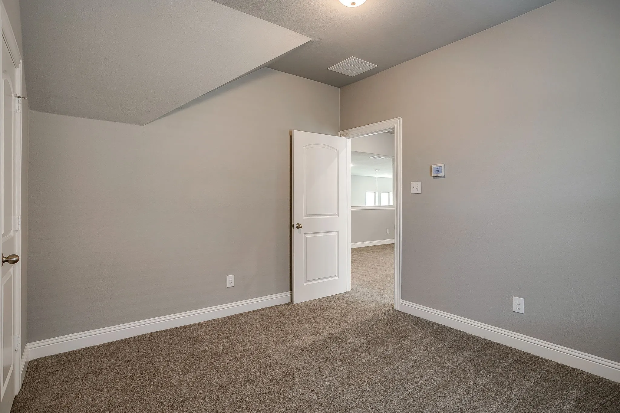 Single Family Residence For Sale in Tarrant County , 4407 Garnet Jade Drive, Arlington, Texas 76005, 4 Bedroom, 4 Bathroom, 2 Garage spaces, 2,884 Sqft, built in 2018, mls#21308755, Real Estate Agent in Arlington, Homes For Sale in Tarrant county, Homes For Sale in Arlington, Realtor in Arlington Texas, Real Estate Brokerage Independent Realty Texas, Luminita Cordes Realtor
