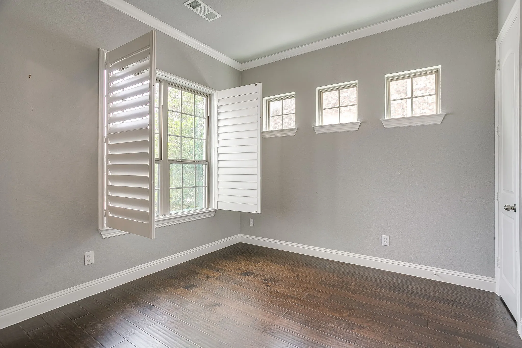 Single Family Residence For Sale in Tarrant County , 4407 Garnet Jade Drive, Arlington, Texas 76005, 4 Bedroom, 4 Bathroom, 2 Garage spaces, 2,884 Sqft, built in 2018, mls#21308755, Real Estate Agent in Arlington, Homes For Sale in Tarrant county, Homes For Sale in Arlington, Realtor in Arlington Texas, Real Estate Brokerage Independent Realty Texas, Luminita Cordes Realtor
