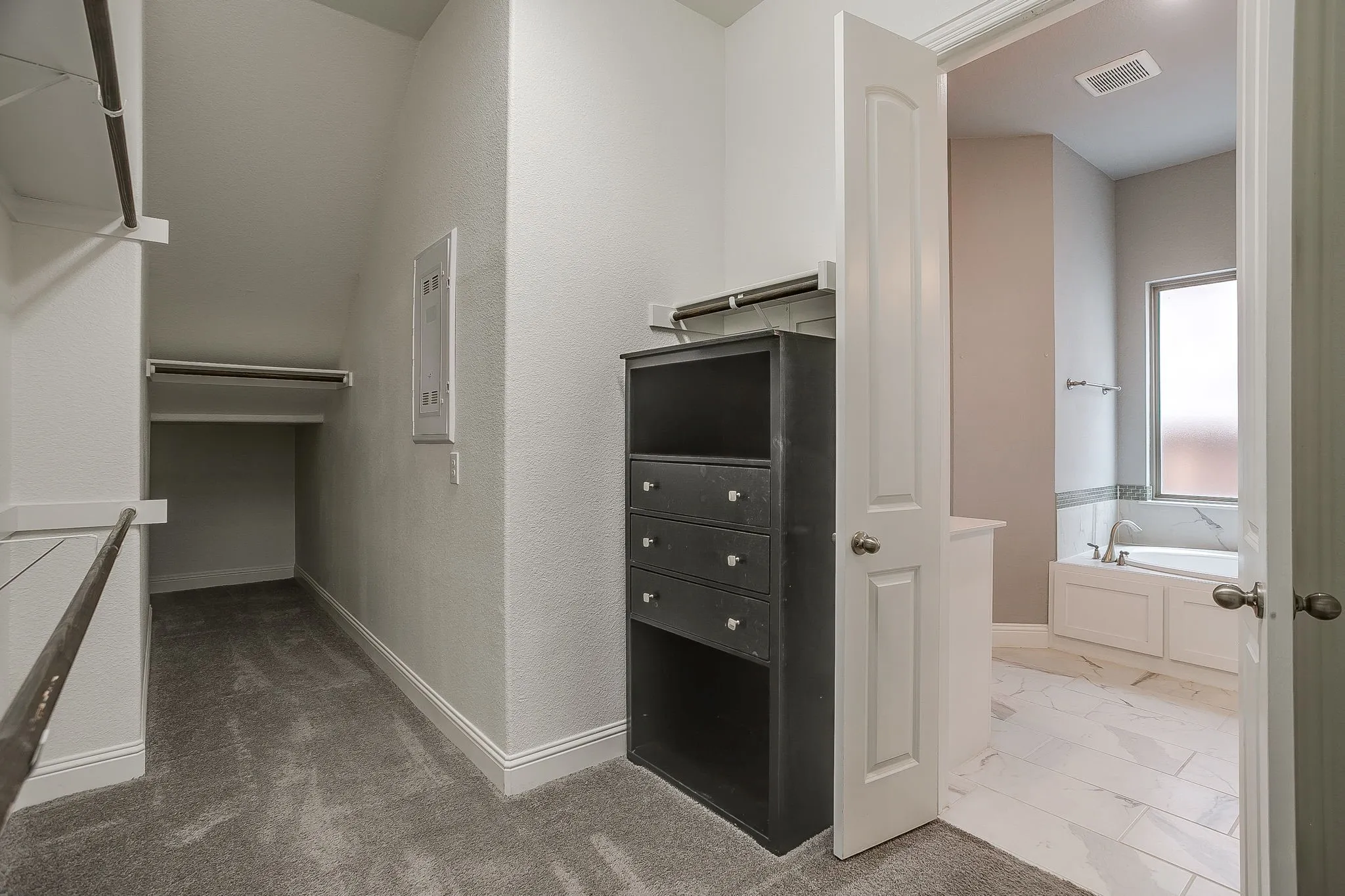 Single Family Residence For Sale in Tarrant County , 4407 Garnet Jade Drive, Arlington, Texas 76005, 4 Bedroom, 4 Bathroom, 2 Garage spaces, 2,884 Sqft, built in 2018, mls#21308755, Real Estate Agent in Arlington, Homes For Sale in Tarrant county, Homes For Sale in Arlington, Realtor in Arlington Texas, Real Estate Brokerage Independent Realty Texas, Luminita Cordes Realtor
