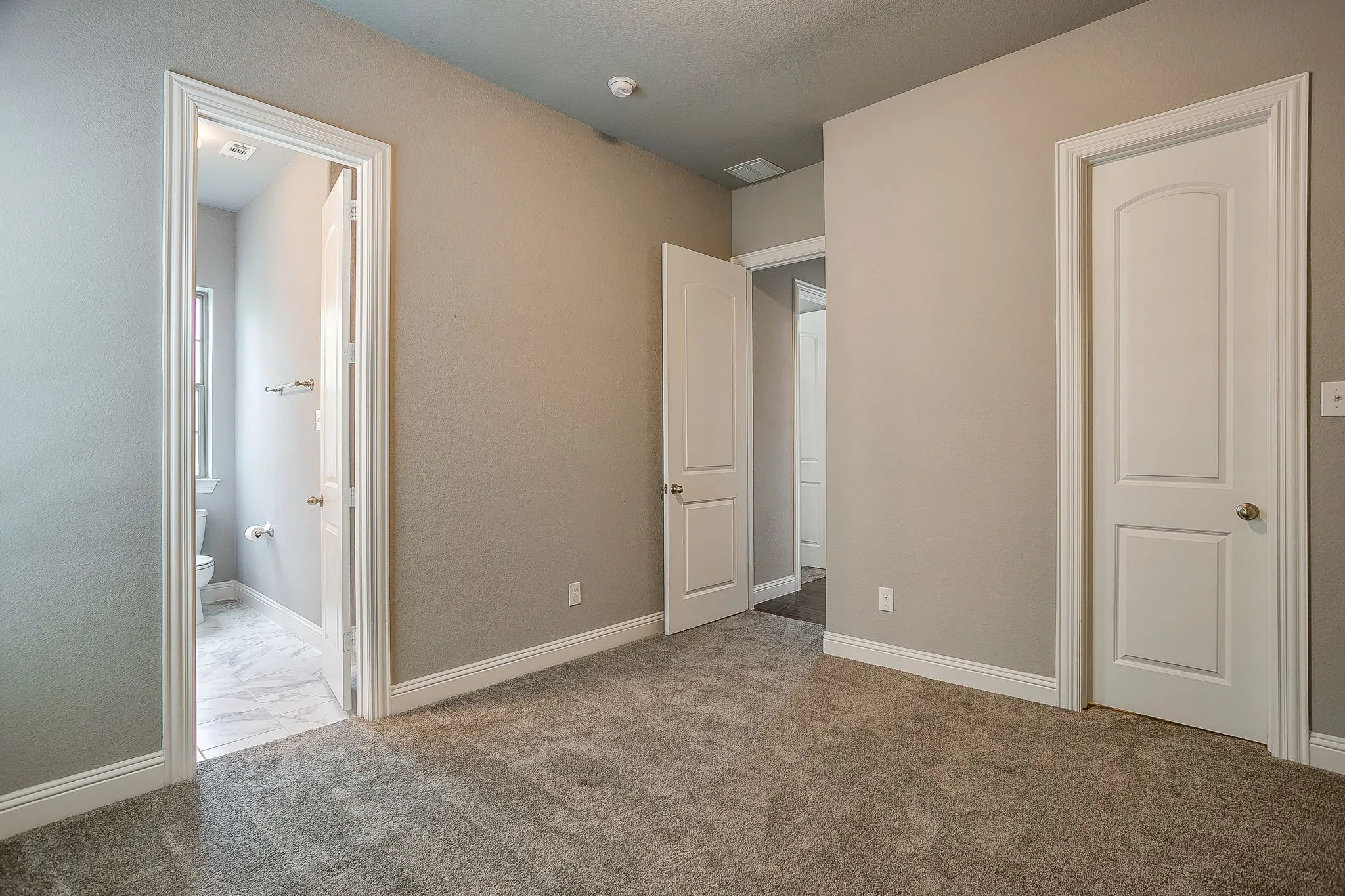 Single Family Residence For Sale in Tarrant County , 4407 Garnet Jade Drive, Arlington, Texas 76005, 4 Bedroom, 4 Bathroom, 2 Garage spaces, 2,884 Sqft, built in 2018, mls#21308755, Real Estate Agent in Arlington, Homes For Sale in Tarrant county, Homes For Sale in Arlington, Realtor in Arlington Texas, Real Estate Brokerage Independent Realty Texas, Luminita Cordes Realtor