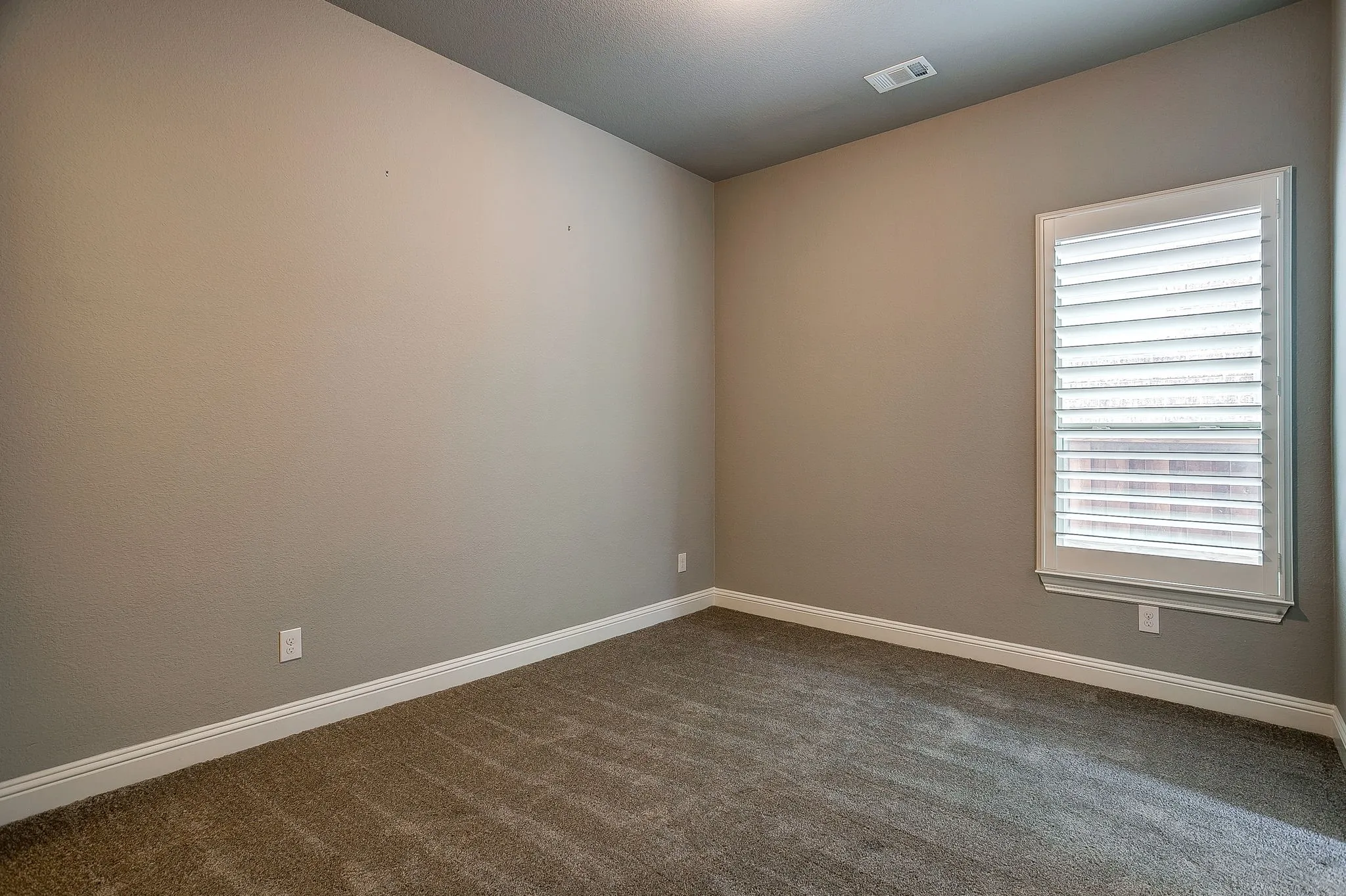 Single Family Residence For Sale in Tarrant County , 4407 Garnet Jade Drive, Arlington, Texas 76005, 4 Bedroom, 4 Bathroom, 2 Garage spaces, 2,884 Sqft, built in 2018, mls#21308755, Real Estate Agent in Arlington, Homes For Sale in Tarrant county, Homes For Sale in Arlington, Realtor in Arlington Texas, Real Estate Brokerage Independent Realty Texas, Luminita Cordes Realtor