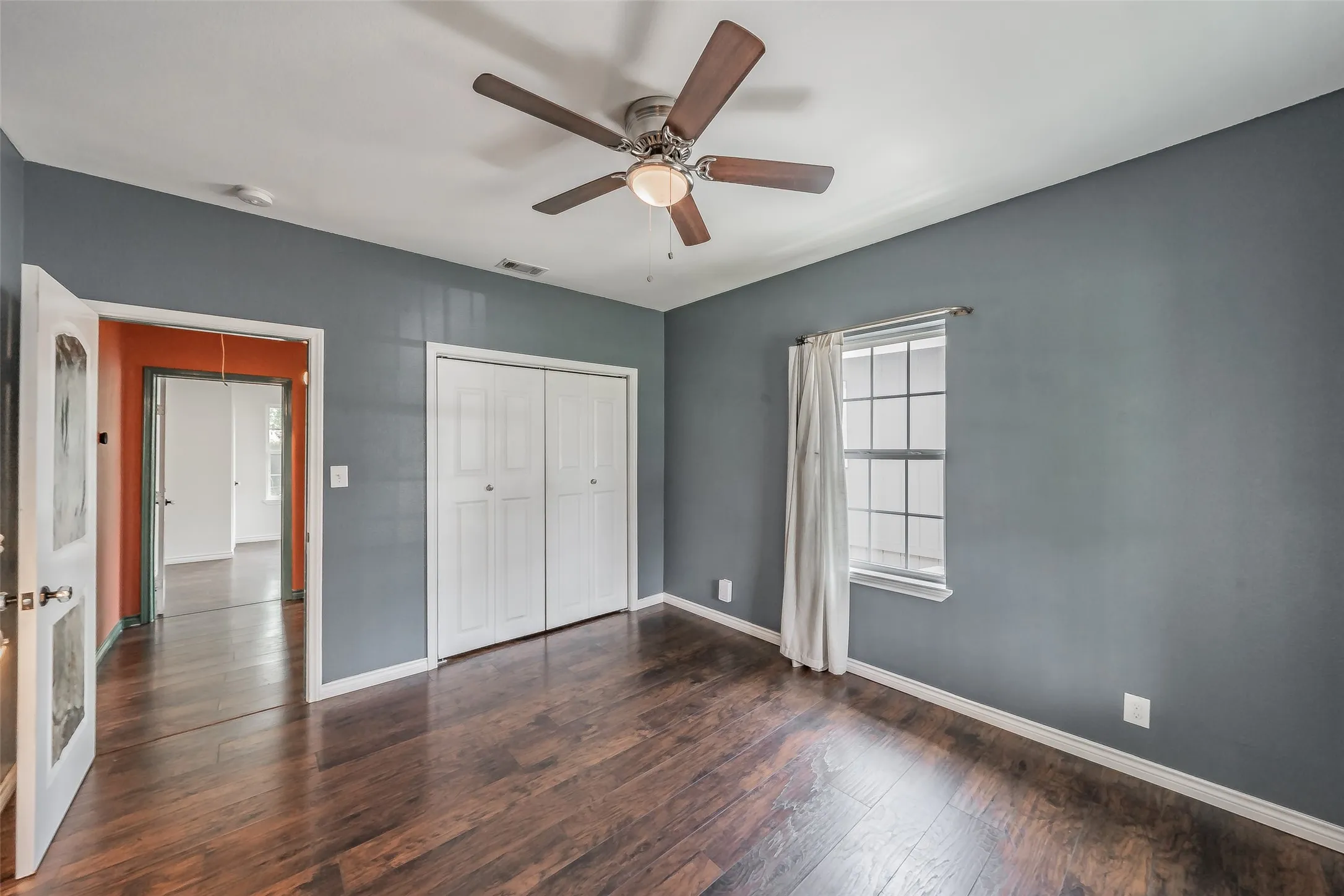 Single Family Residence For Sale in Dallas County , 3606 Holmes Street, Dallas, Texas 75215, 2 Bedroom, 1 Bathroom, Garage spaces, 1,120 Sqft, built in 1925, mls#21312124, Real Estate Agent in Dallas, Homes For Sale in Dallas county, Homes For Sale in Dallas, Realtor in Dallas Texas, Real Estate Brokerage Independent Realty Texas, Luminita Cordes Realtor
