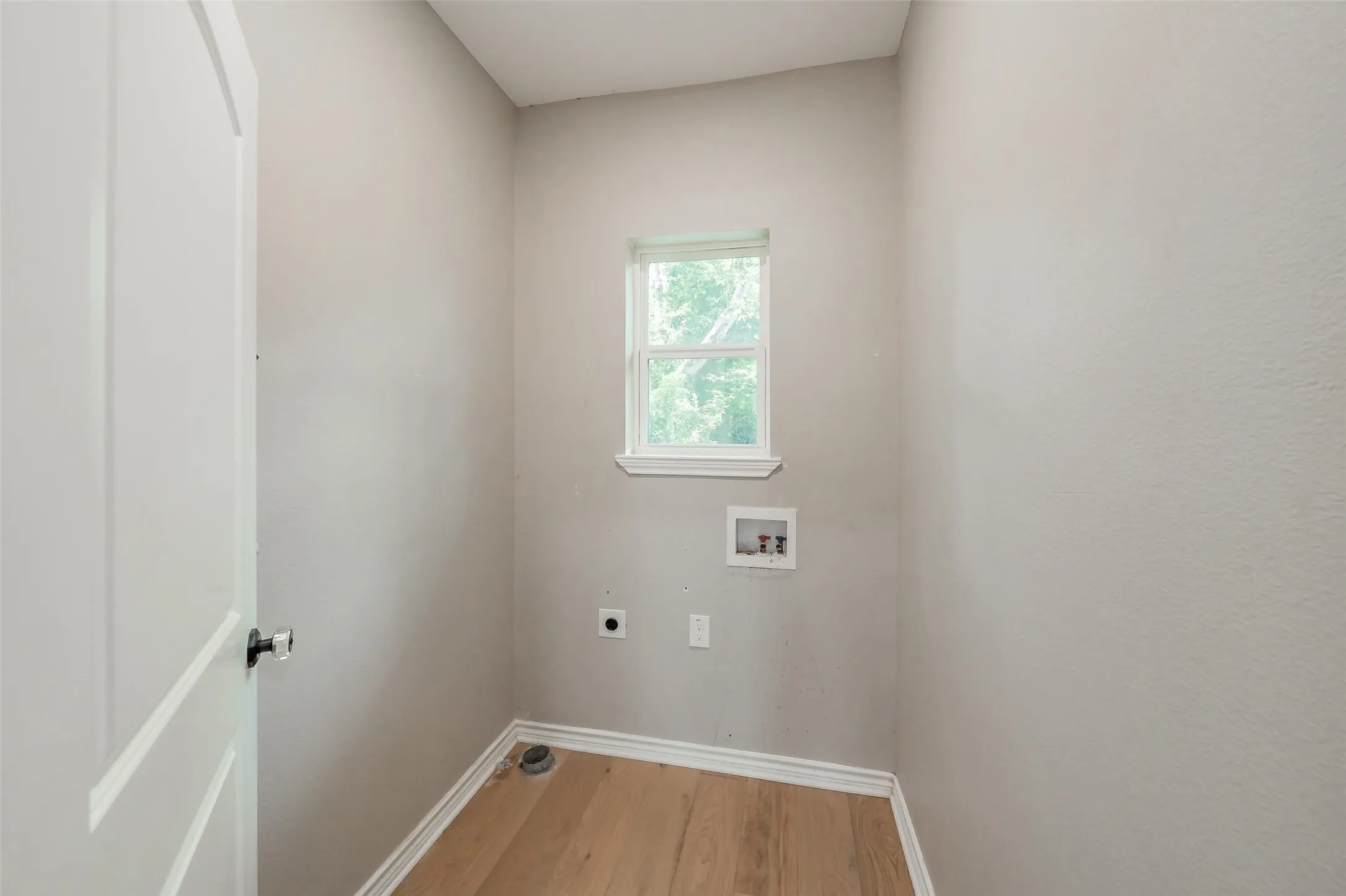 Single Family Residence For Sale in Dallas County , 3606 Holmes Street, Dallas, Texas 75215, 2 Bedroom, 1 Bathroom, Garage spaces, 1,120 Sqft, built in 1925, mls#21312124, Real Estate Agent in Dallas, Homes For Sale in Dallas county, Homes For Sale in Dallas, Realtor in Dallas Texas, Real Estate Brokerage Independent Realty Texas, Luminita Cordes Realtor