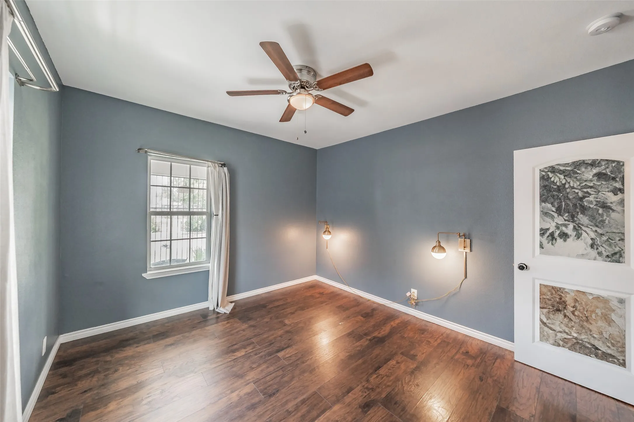 Single Family Residence For Sale in Dallas County , 3606 Holmes Street, Dallas, Texas 75215, 2 Bedroom, 1 Bathroom, Garage spaces, 1,120 Sqft, built in 1925, mls#21312124, Real Estate Agent in Dallas, Homes For Sale in Dallas county, Homes For Sale in Dallas, Realtor in Dallas Texas, Real Estate Brokerage Independent Realty Texas, Luminita Cordes Realtor