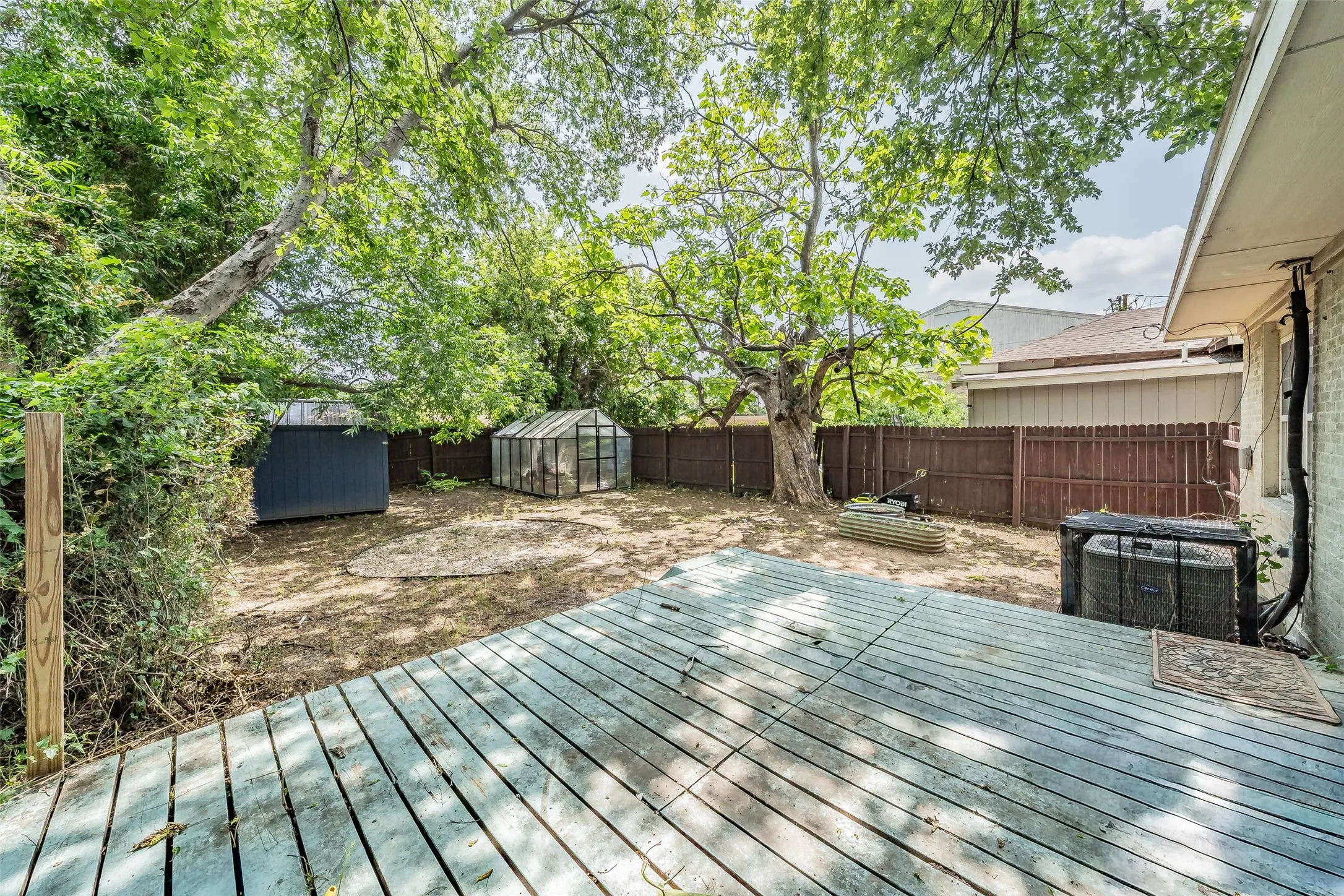 Single Family Residence For Sale in Dallas County , 3606 Holmes Street, Dallas, Texas 75215, 2 Bedroom, 1 Bathroom, Garage spaces, 1,120 Sqft, built in 1925, mls#21312124, Real Estate Agent in Dallas, Homes For Sale in Dallas county, Homes For Sale in Dallas, Realtor in Dallas Texas, Real Estate Brokerage Independent Realty Texas, Luminita Cordes Realtor