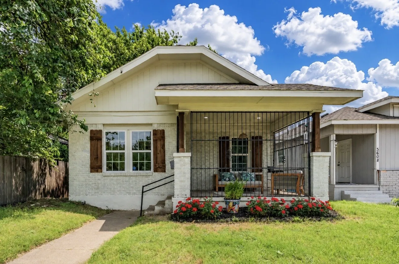 Single Family Residence For Sale in Dallas County , 3606 Holmes Street, Dallas, Texas 75215, 2 Bedroom, 1 Bathroom, Garage spaces, 1,120 Sqft, built in 1925, mls#21312124, Real Estate Agent in Dallas, Homes For Sale in Dallas county, Homes For Sale in Dallas, Realtor in Dallas Texas, Real Estate Brokerage Independent Realty Texas, Luminita Cordes Realtor