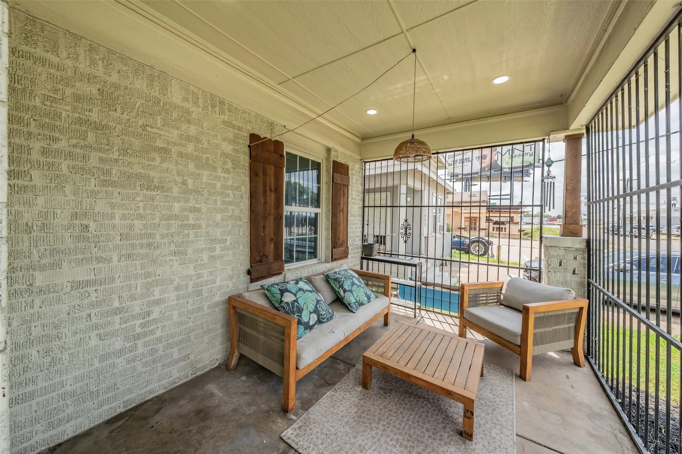 Single Family Residence For Sale in Dallas County , 3606 Holmes Street, Dallas, Texas 75215, 2 Bedroom, 1 Bathroom, Garage spaces, 1,120 Sqft, built in 1925, mls#21312124, Real Estate Agent in Dallas, Homes For Sale in Dallas county, Homes For Sale in Dallas, Realtor in Dallas Texas, Real Estate Brokerage Independent Realty Texas, Luminita Cordes Realtor