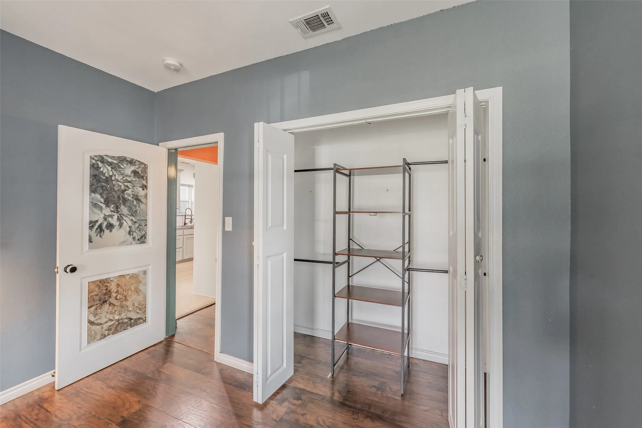 Single Family Residence For Sale in Dallas County , 3606 Holmes Street, Dallas, Texas 75215, 2 Bedroom, 1 Bathroom, Garage spaces, 1,120 Sqft, built in 1925, mls#21312124, Real Estate Agent in Dallas, Homes For Sale in Dallas county, Homes For Sale in Dallas, Realtor in Dallas Texas, Real Estate Brokerage Independent Realty Texas, Luminita Cordes Realtor